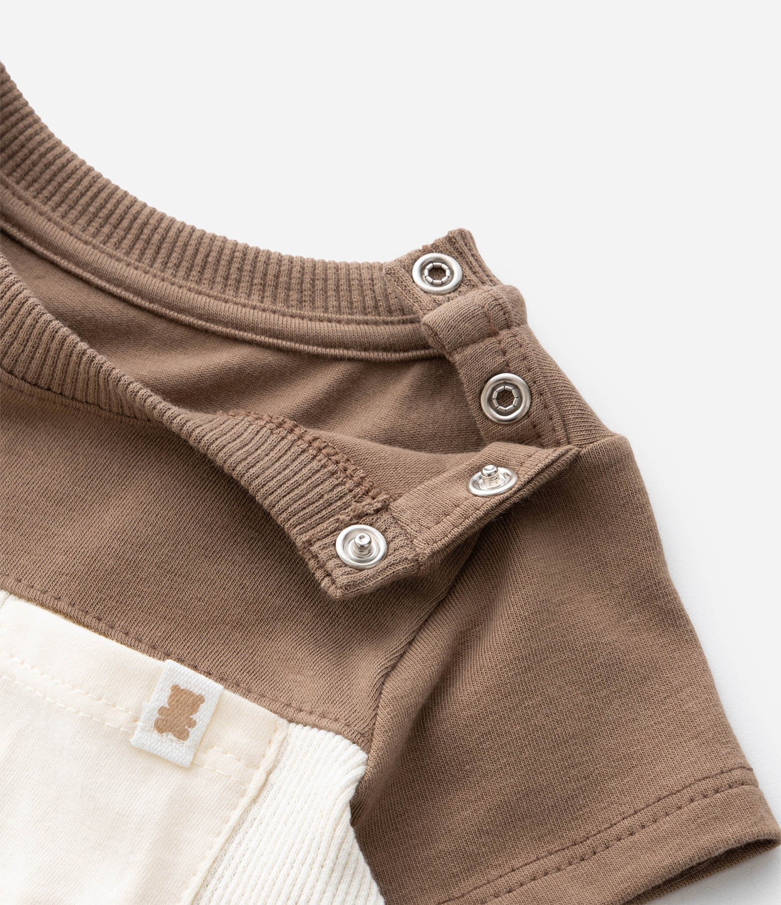 Body Bebê em Cotton Texturizado com Recorte e Bolsinho – Tam 0 a 18 Meses Marrom/Off White 6