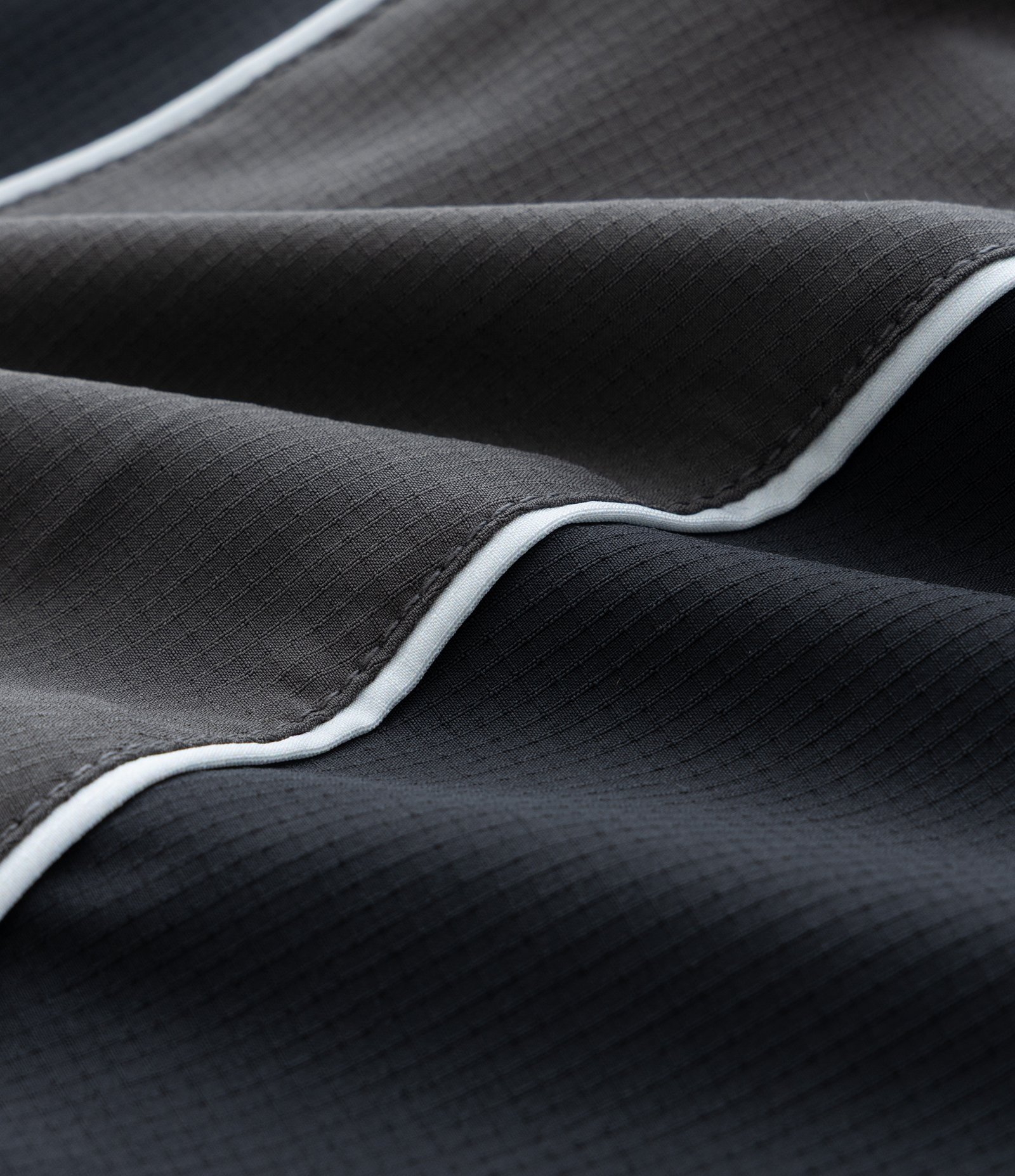 Bermuda em Poliamida com Cós Fixo e Ripstop Cinza 3