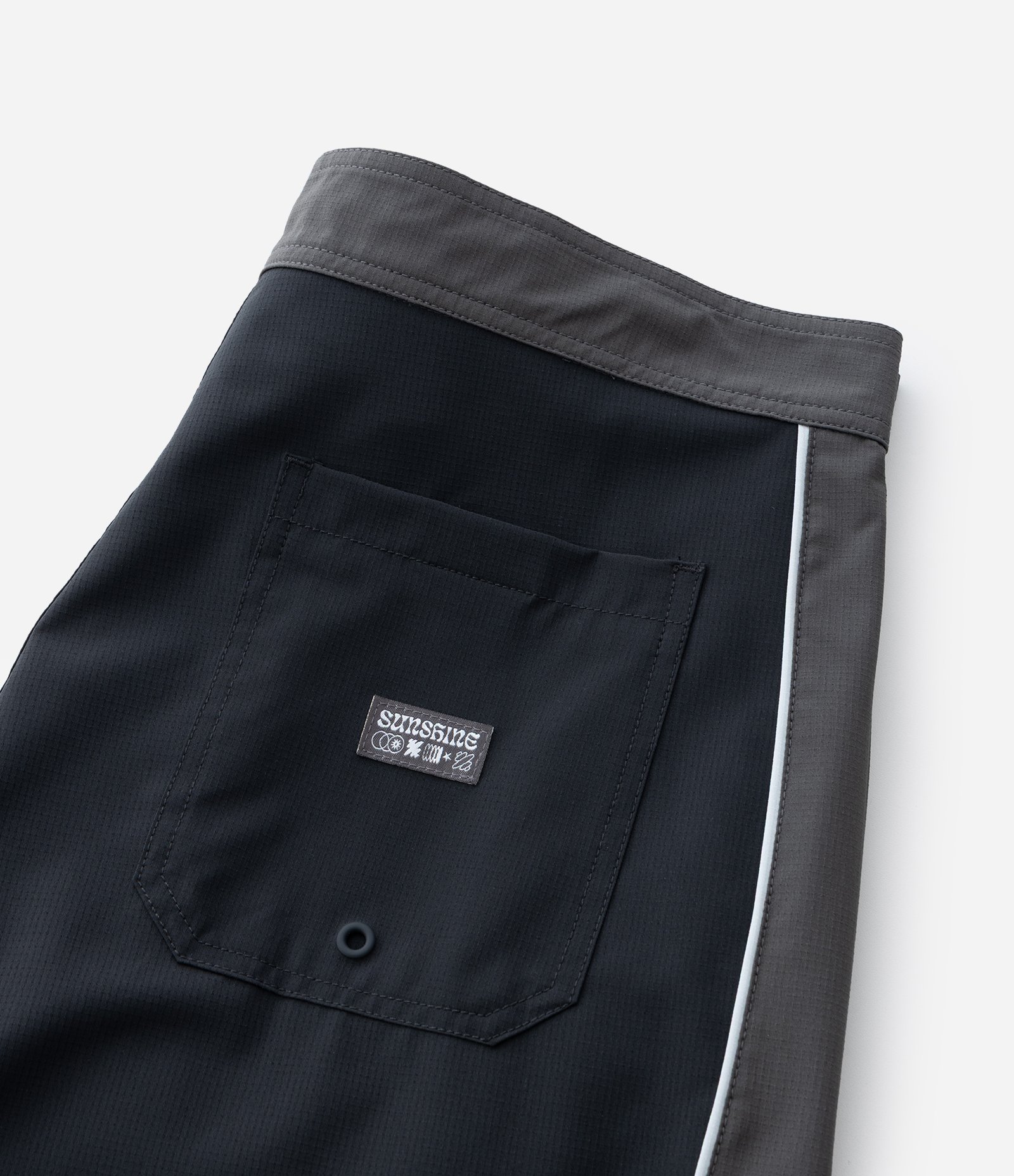 Bermuda em Poliamida com Cós Fixo e Ripstop Cinza 4