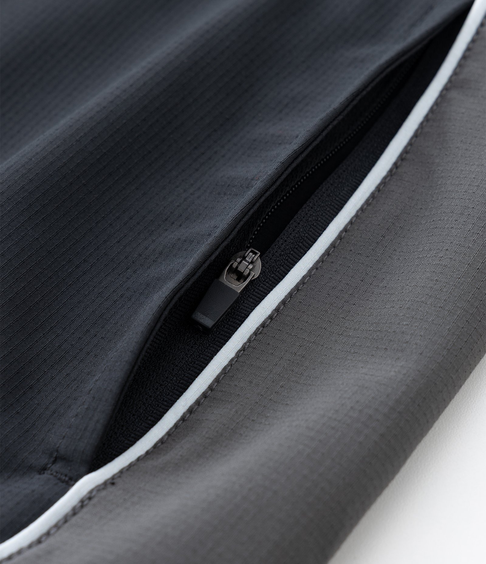 Bermuda em Poliamida com Cós Fixo e Ripstop Cinza 5