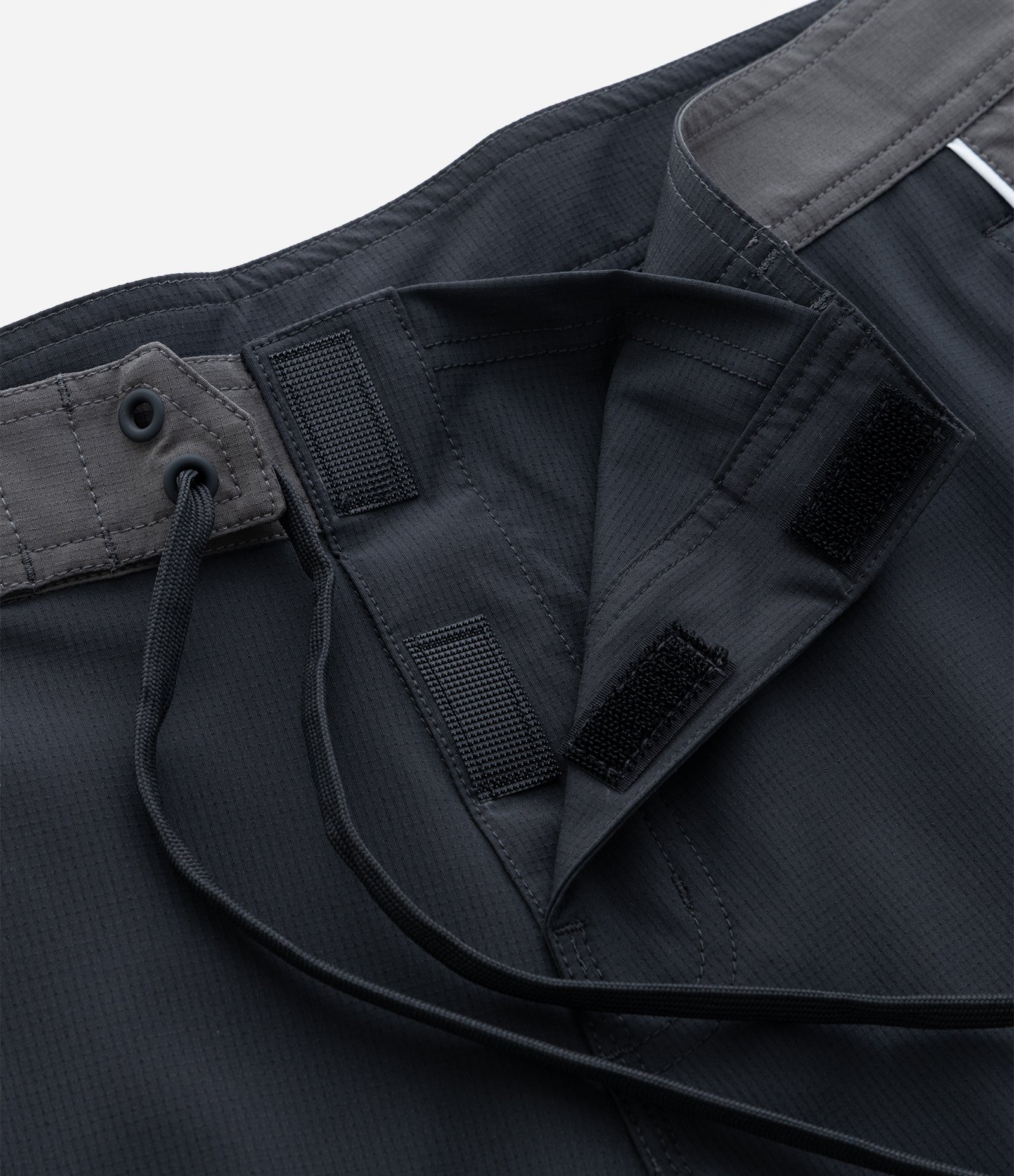 Bermuda em Poliamida com Cós Fixo e Ripstop Cinza 6