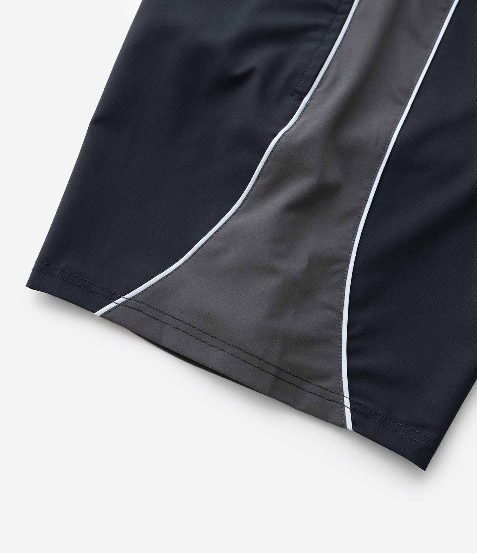 Bermuda em Poliamida com Cós Fixo e Ripstop Cinza 7