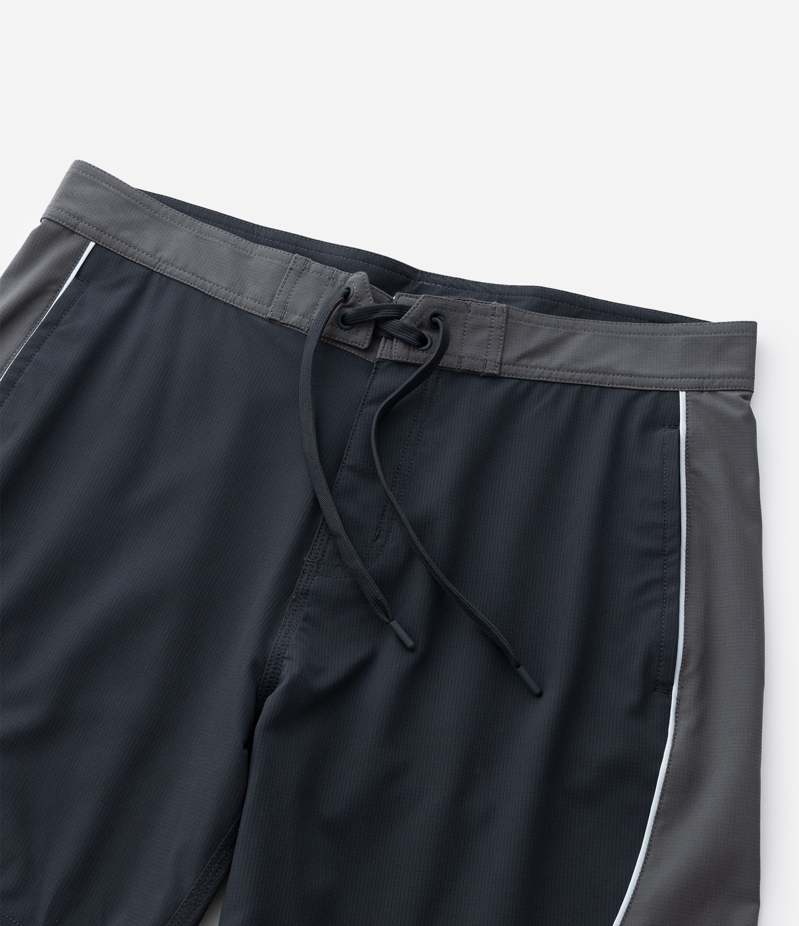 Bermuda em Poliamida com Cós Fixo e Ripstop Cinza 8