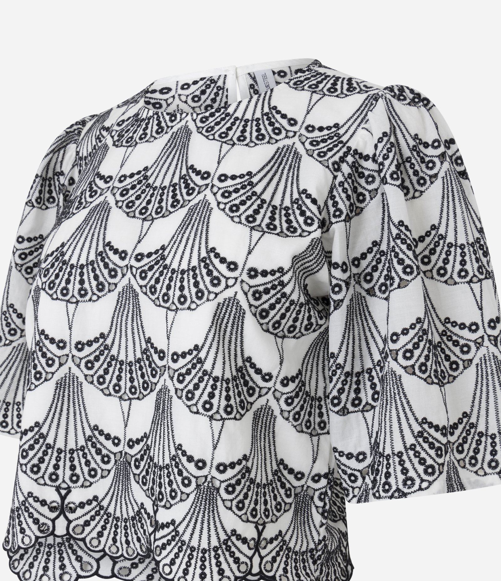 Blusa Boxy Curta em Laise com Barra Ondulada e Bordado Geométrico Off White 6