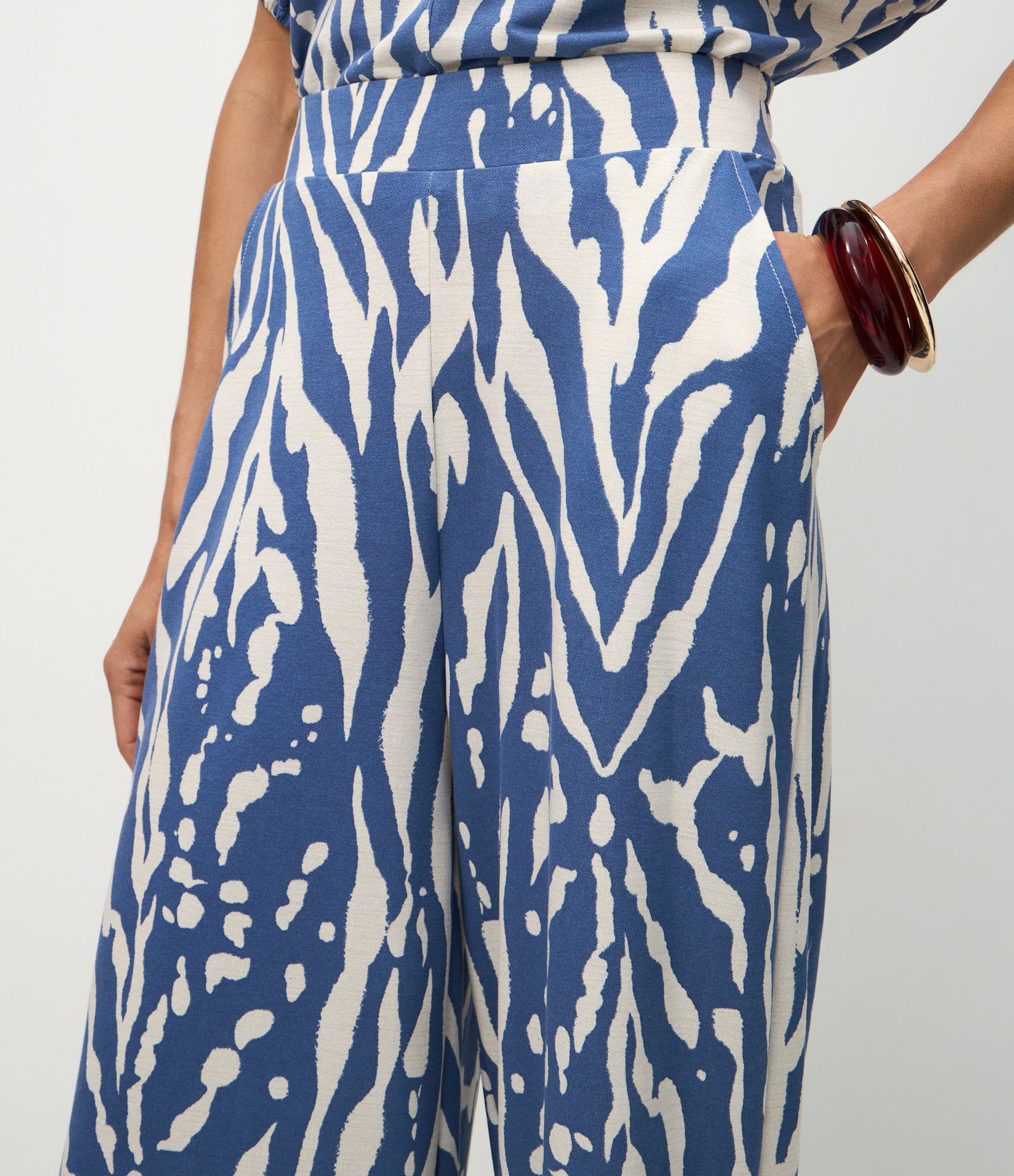 Calça Wide Leg em Malha Piquet Estampa Zebra Abstrata Azul 3