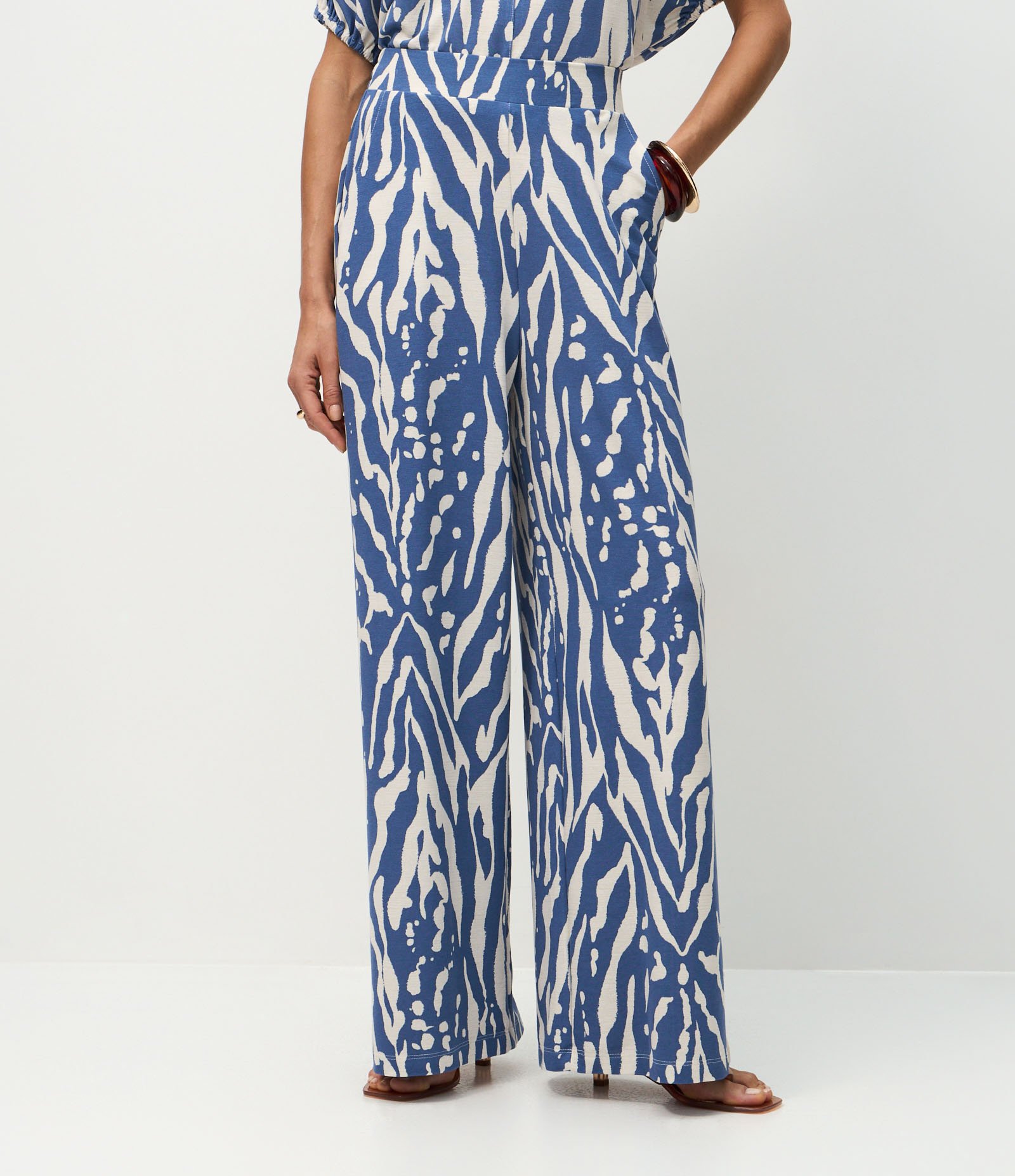 Calça Wide Leg em Malha Piquet Estampa Zebra Abstrata Azul 4