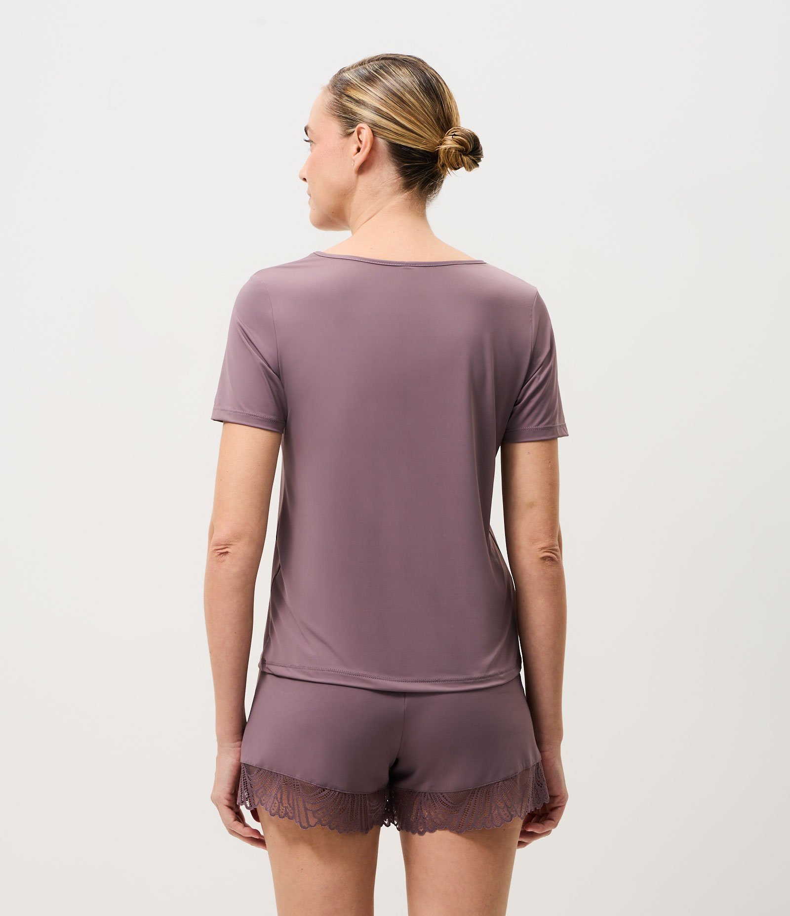 Pijama Short Doll em Microfibra com Detalhes em Renda Roxo 4