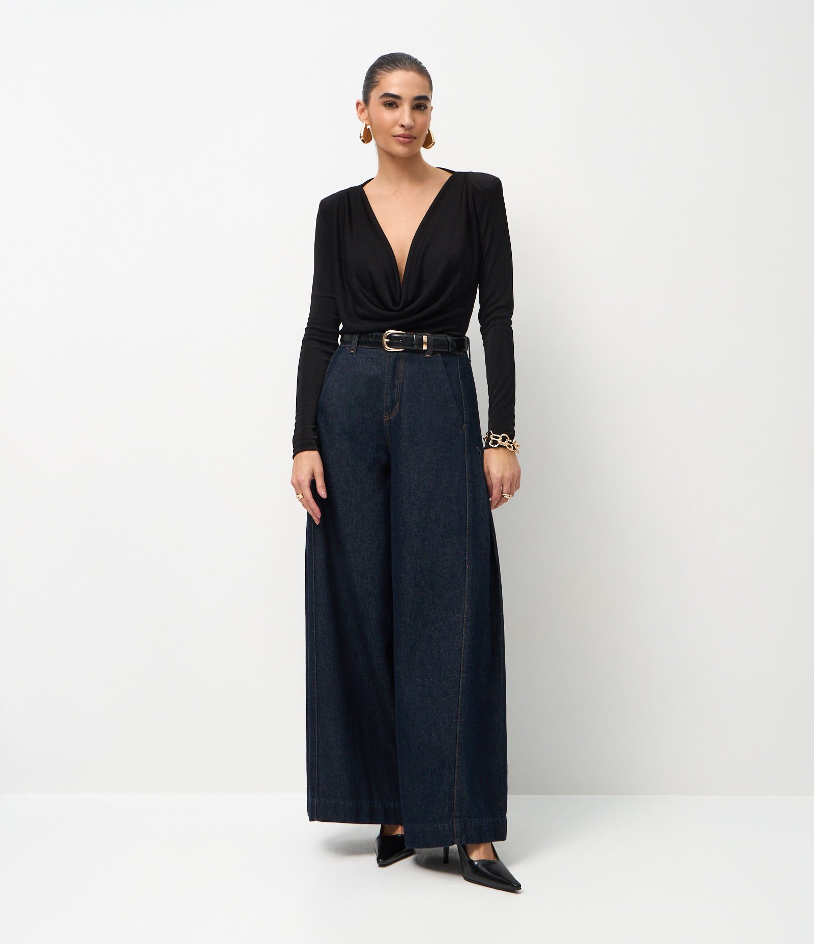 Blusa Manga Longa com Decote Degagê e Ombreiras Preto 3