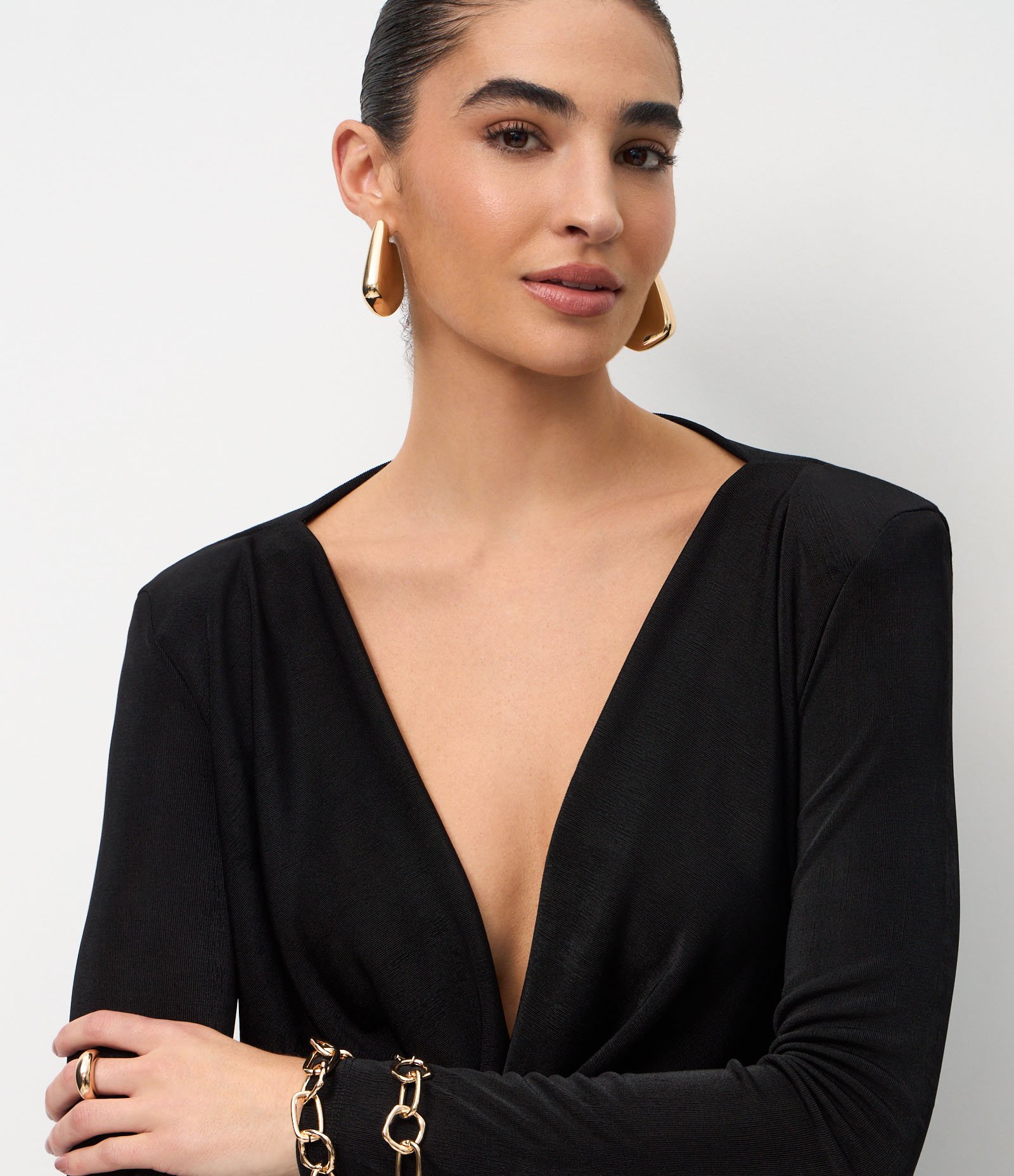 Blusa Manga Longa com Decote Degagê e Ombreiras Preto 4