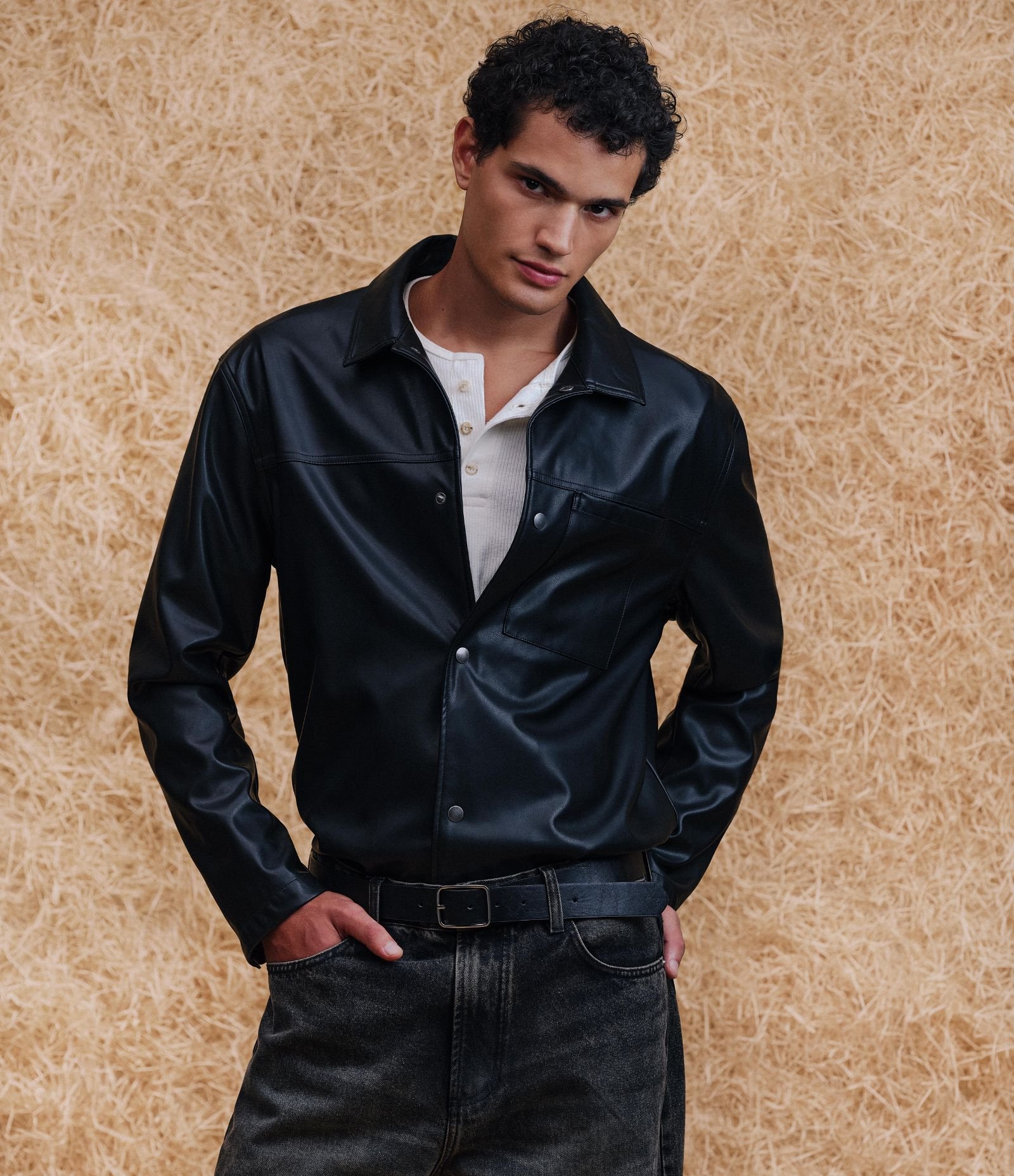 Camisa Overshirt em PU com Bolso Frontal Preto 1