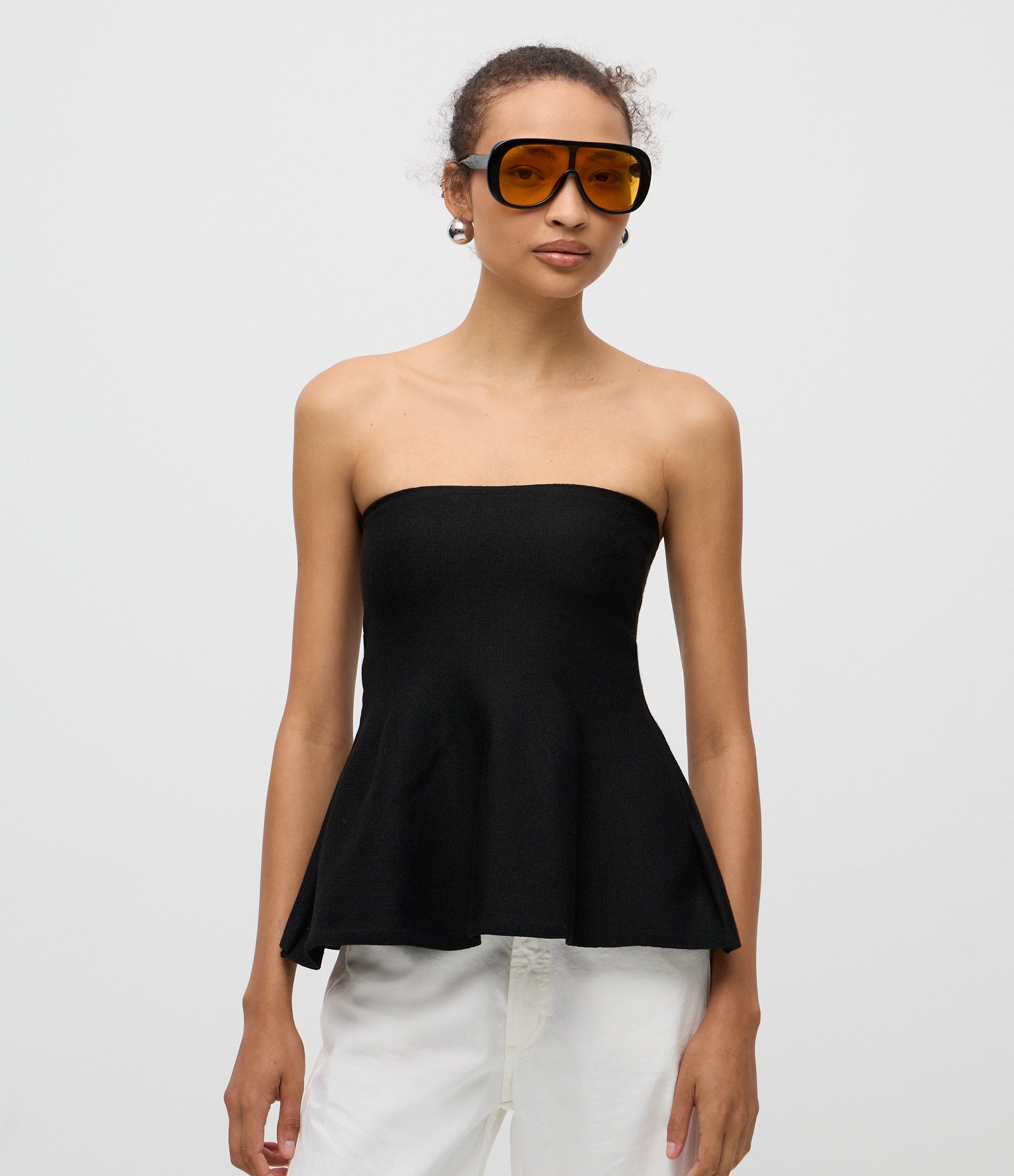 Blusa Tomara que Caia em Tricô com Peplum na Barra Preto 1