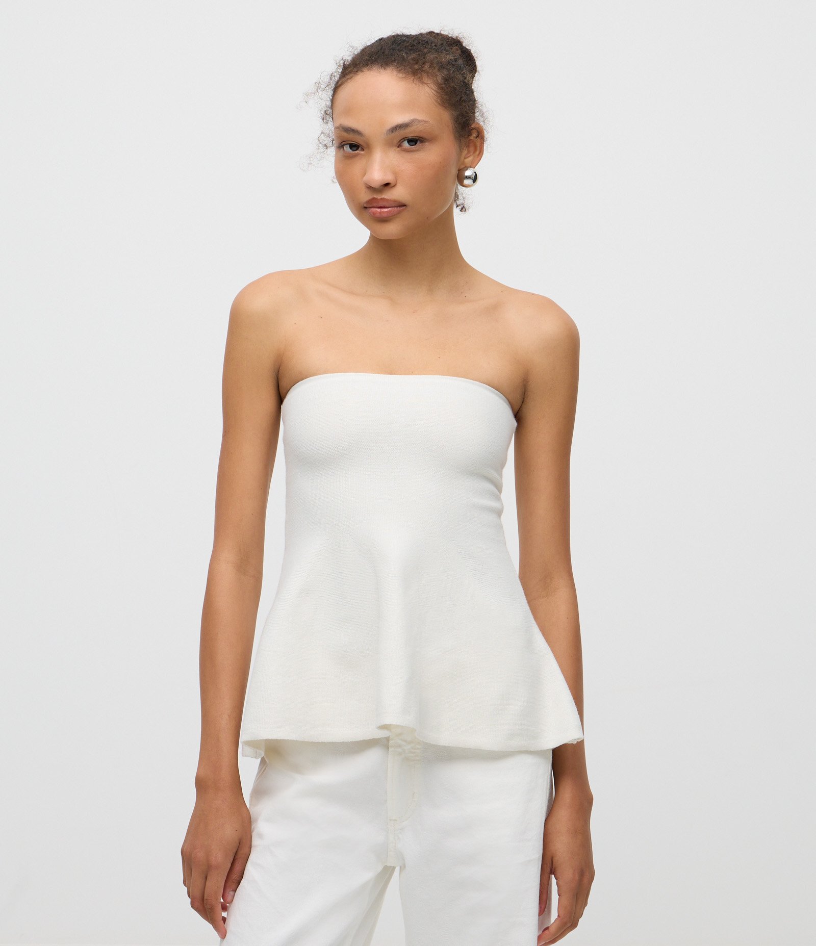 Blusa Tomara que Caia em Tricô com Peplum na Barra Branco 1