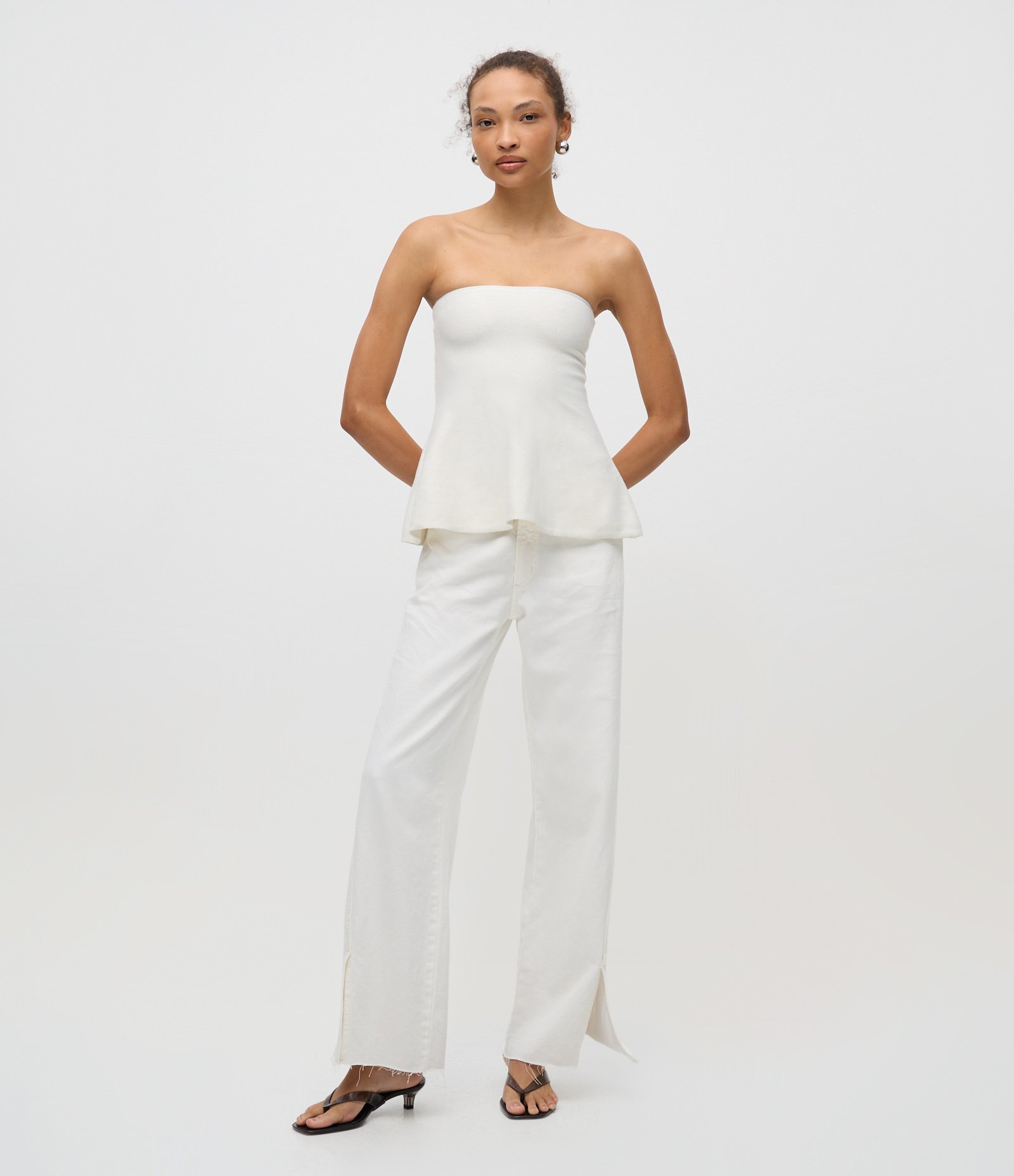 Blusa Tomara que Caia em Tricô com Peplum na Barra Branco 2