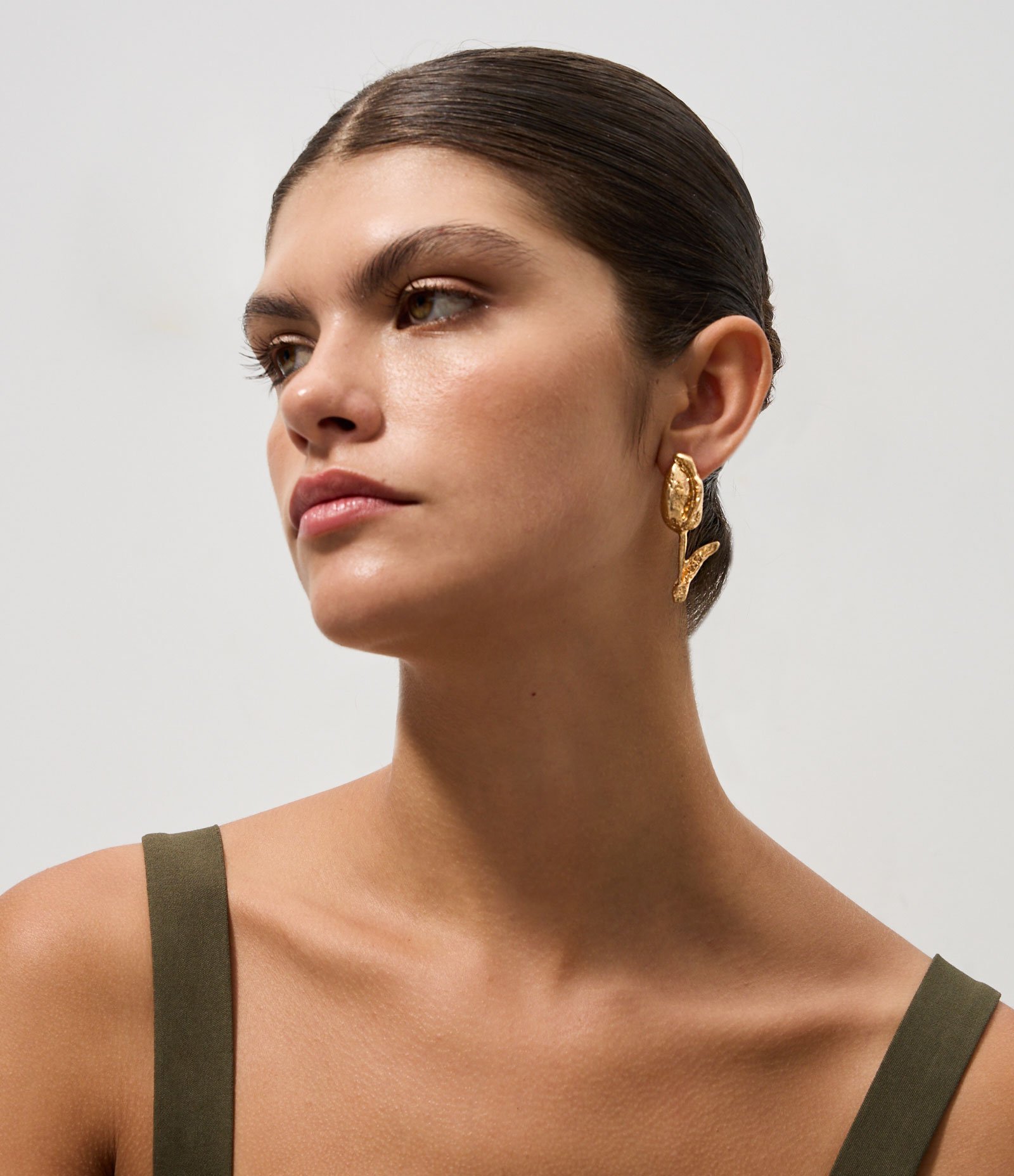 Brincos Ear Cuff em Metal com Design de Tulipa Dourado 4
