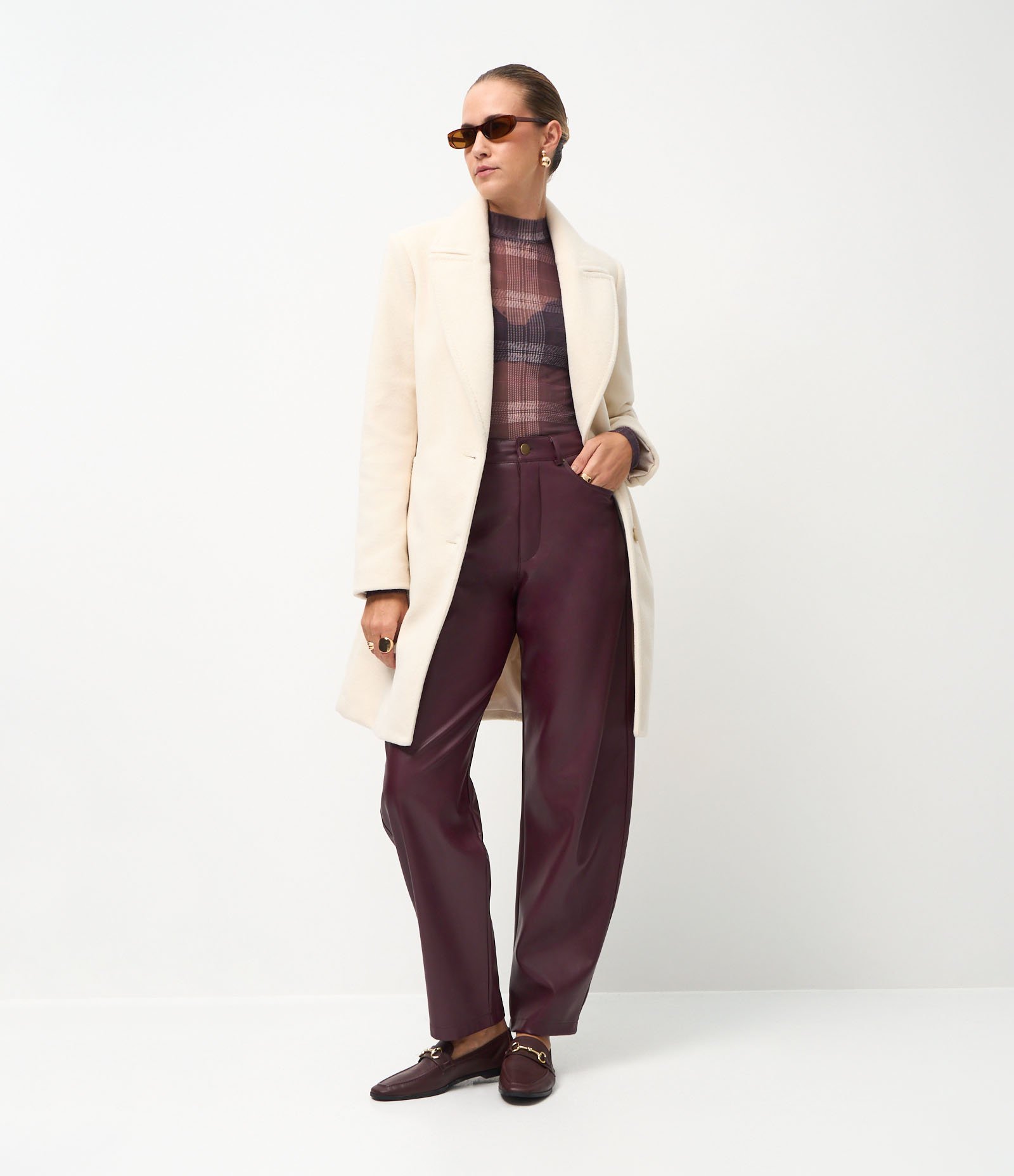 Calça Barrel em PU com Cintura Alta Vinho 1