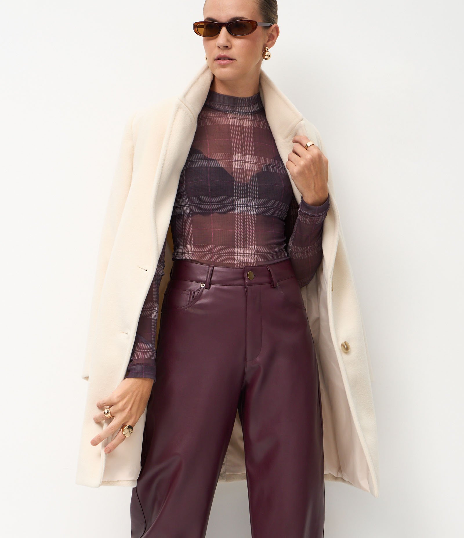 Calça Barrel em PU com Cintura Alta Vinho 2