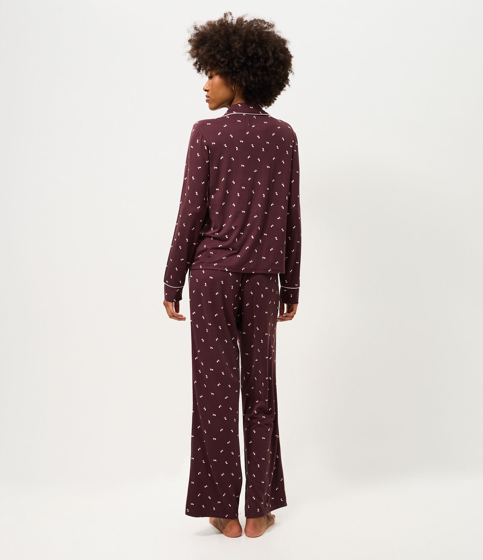 Pijama Longo Americano em Peach Touch com Estampa de Borboletas Marrom 2