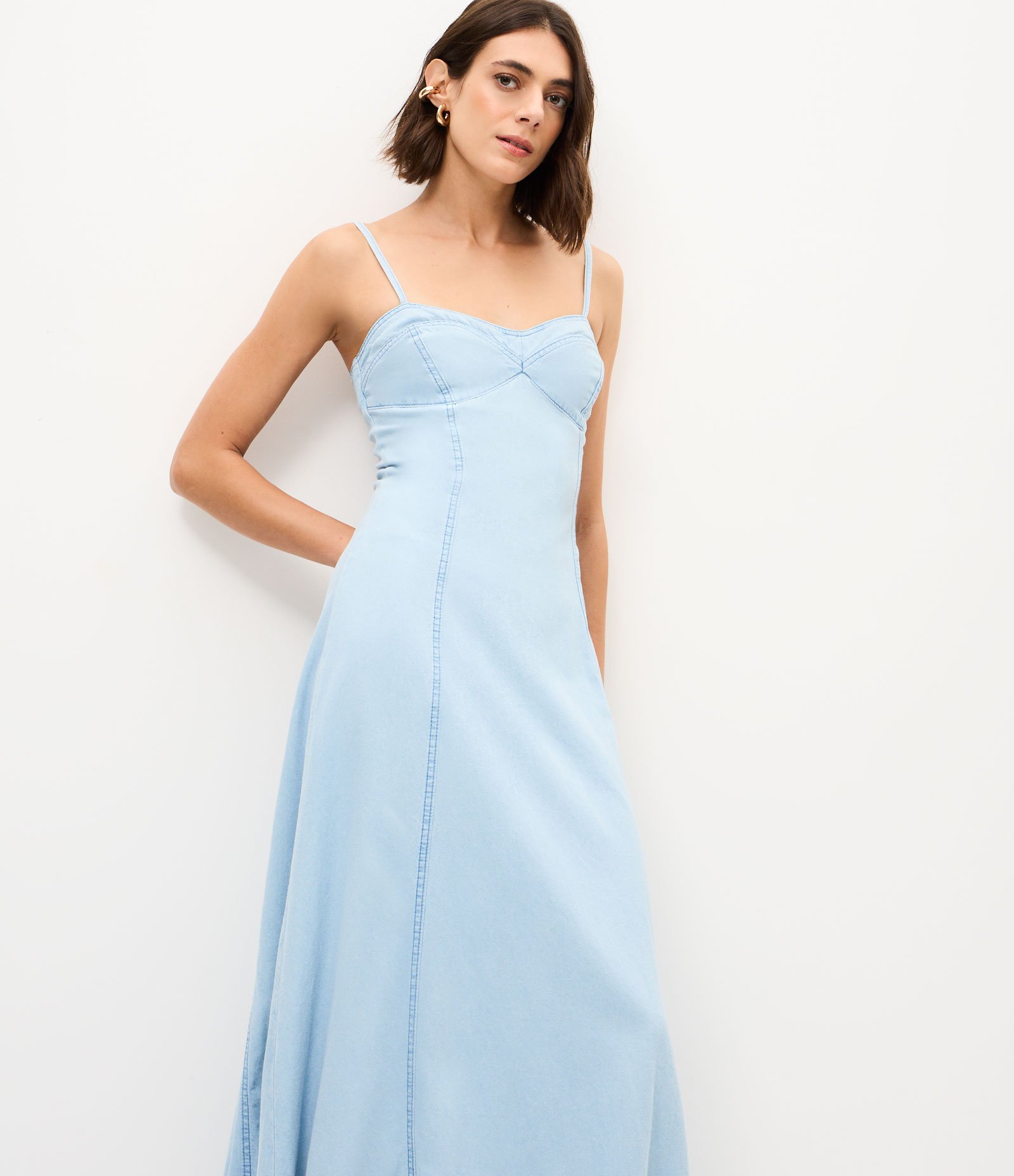 Vestido Longo em Jeans com Decote Coração e Recortes Azul Claro 2