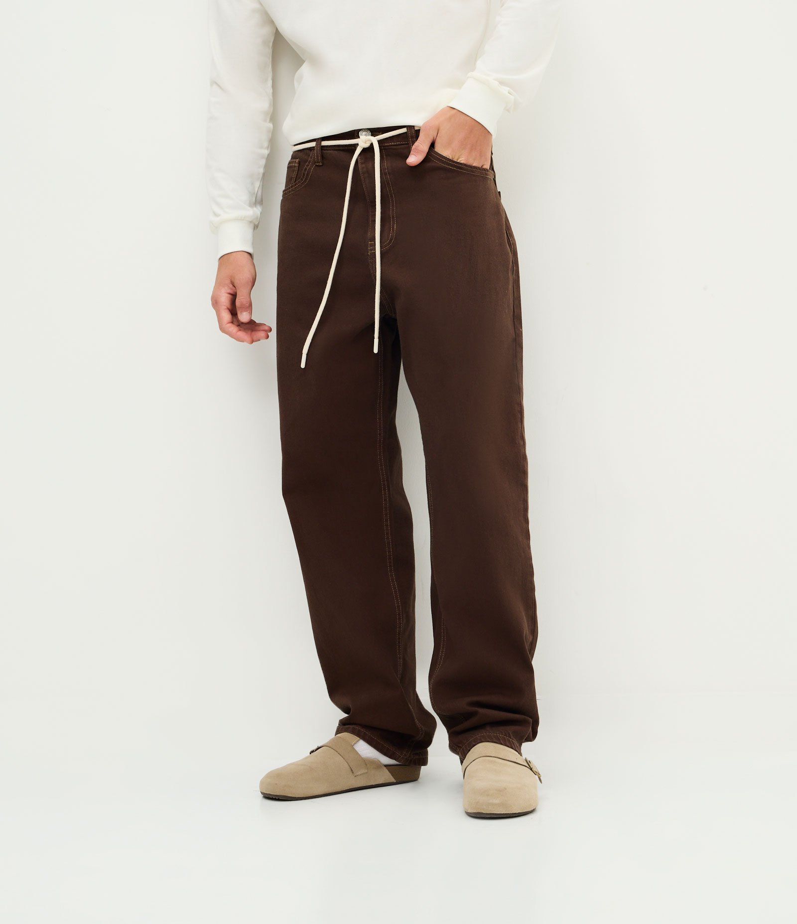 Calça Baggy em Sarja com Costura Contrastante e Cadarço na Cintura Marrom 2