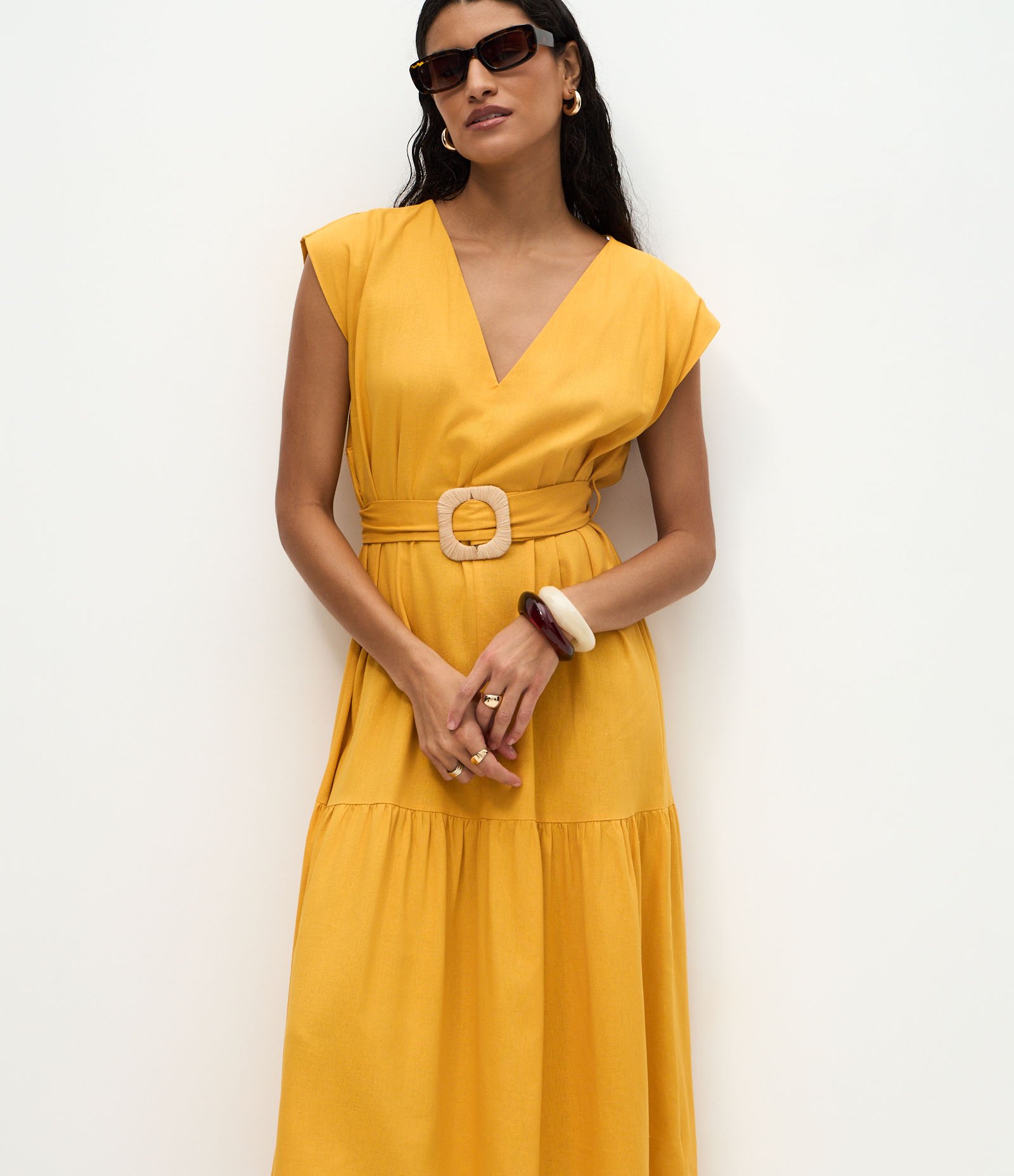 Vestido Midi em Viscolinho com Faixa na Cintura Amarelo 1