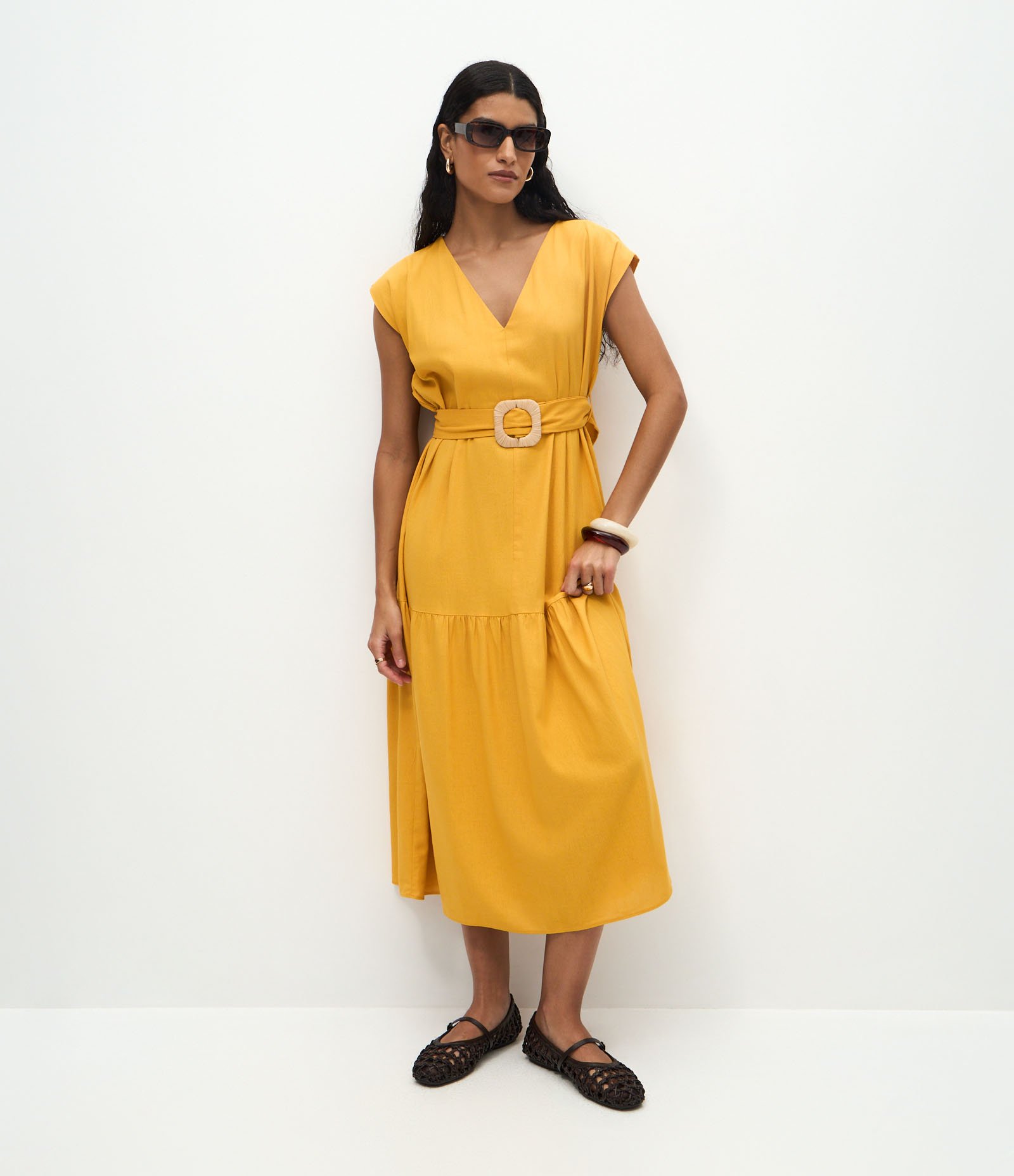 Vestido Midi em Viscolinho com Faixa na Cintura Amarelo 2
