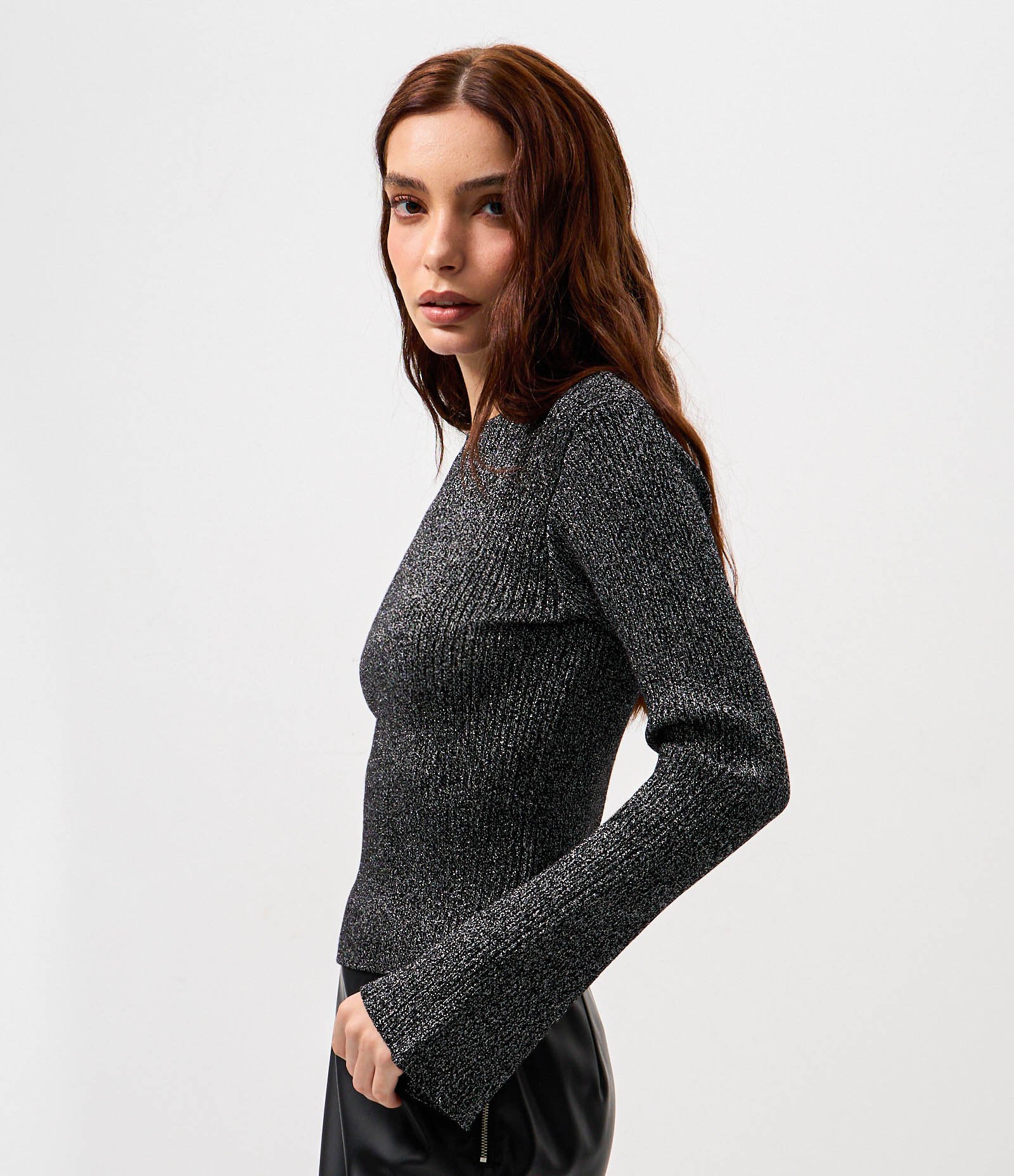 Blusa em Tricô Metalizado com Abertura nas Costas Preto 3
