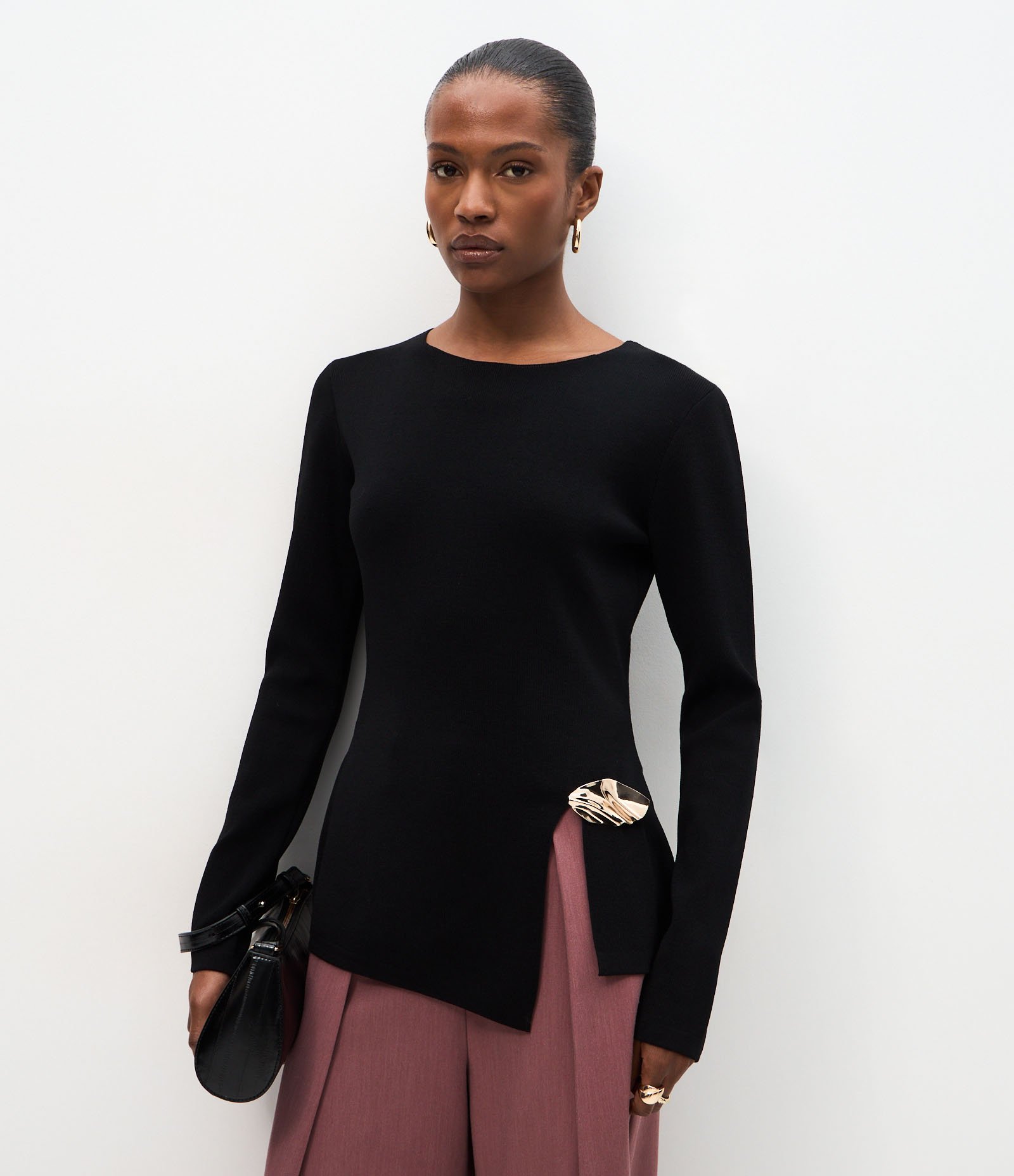 Blusa Assimétrica em Tricô com Aviamento na Cintura Preto 1