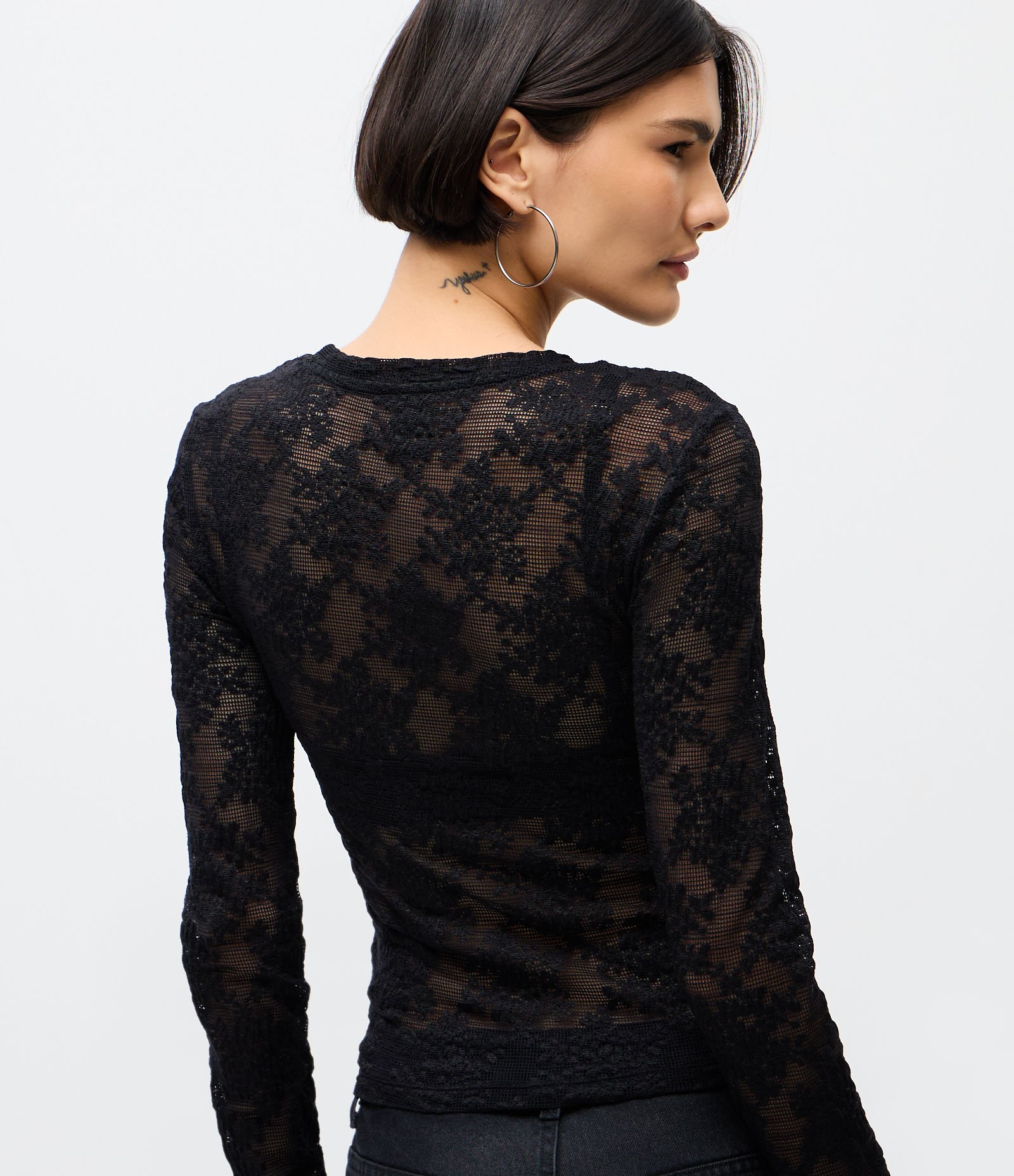 Blusa Slim Manga Longa em Renda Floral Preto 4