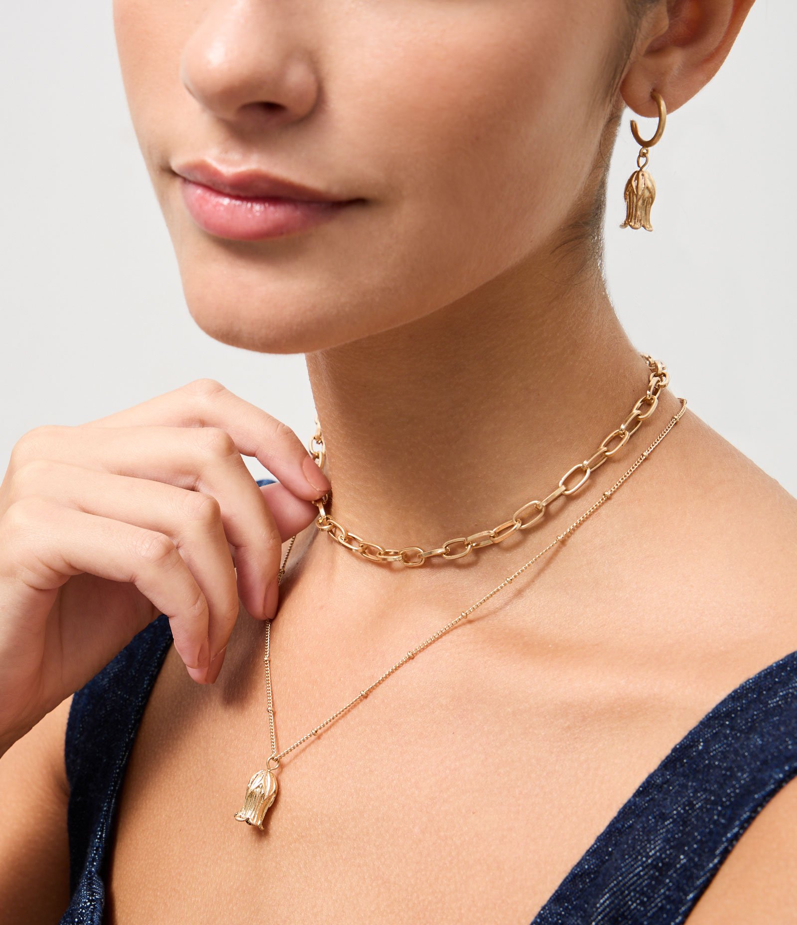 Conjunto de Colar Camadas e Brinco com Pingente de Flor Dourado 4