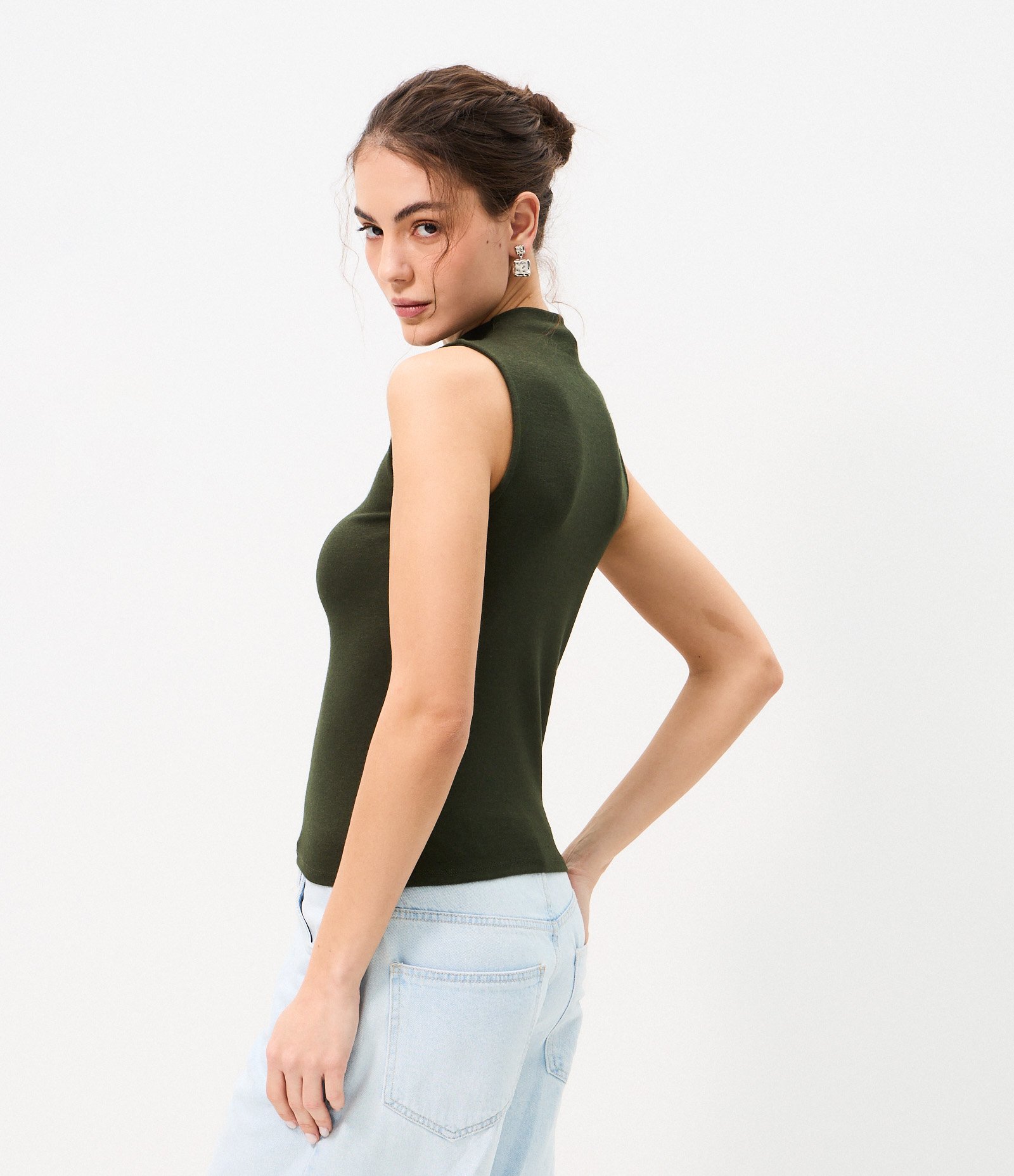 Blusa Regata Básica em Algodão com Gola Alta Verde Escuro 4