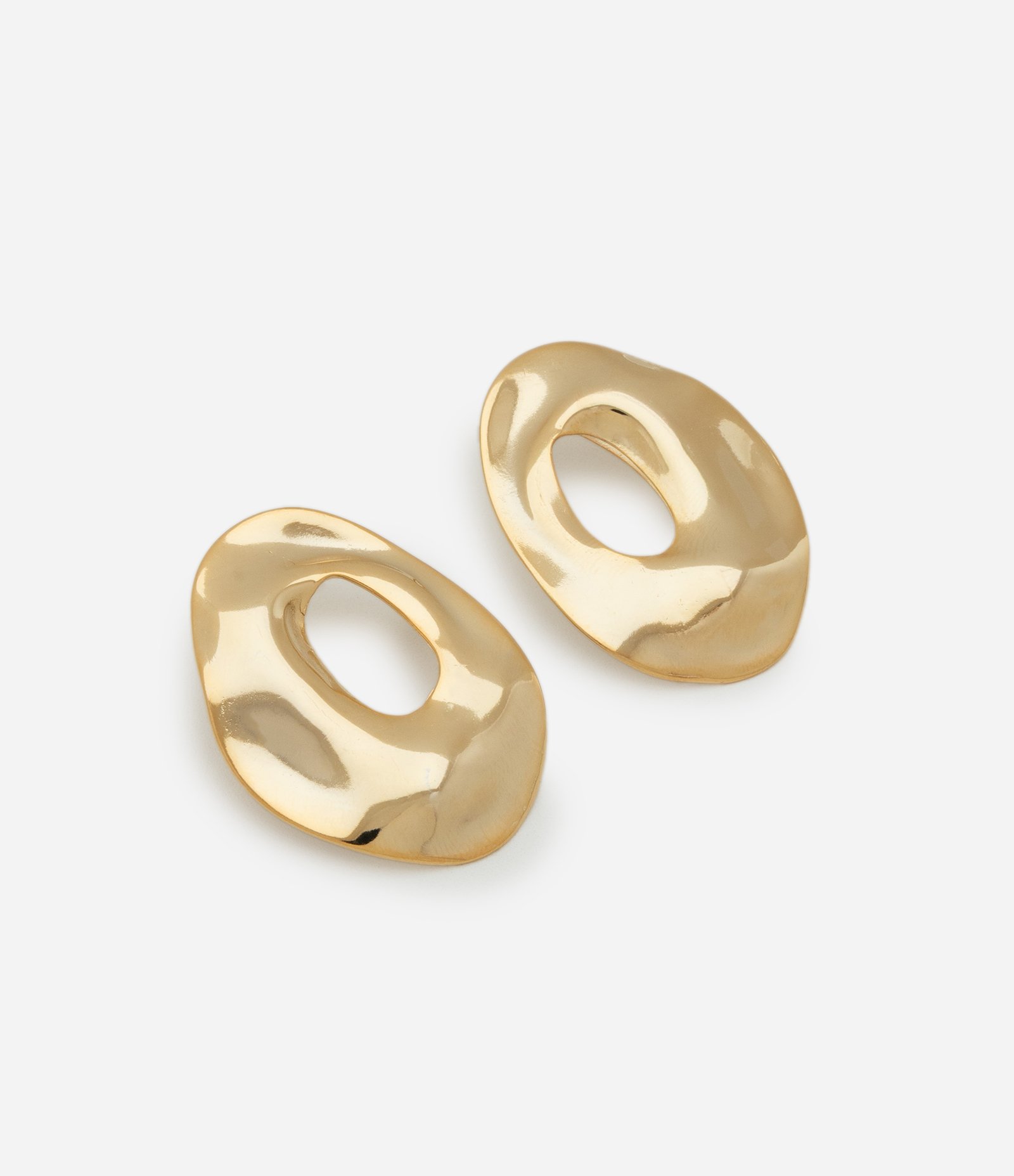 Brinco Médio com Formato Orgânico e Centro Vazado Dourado 1