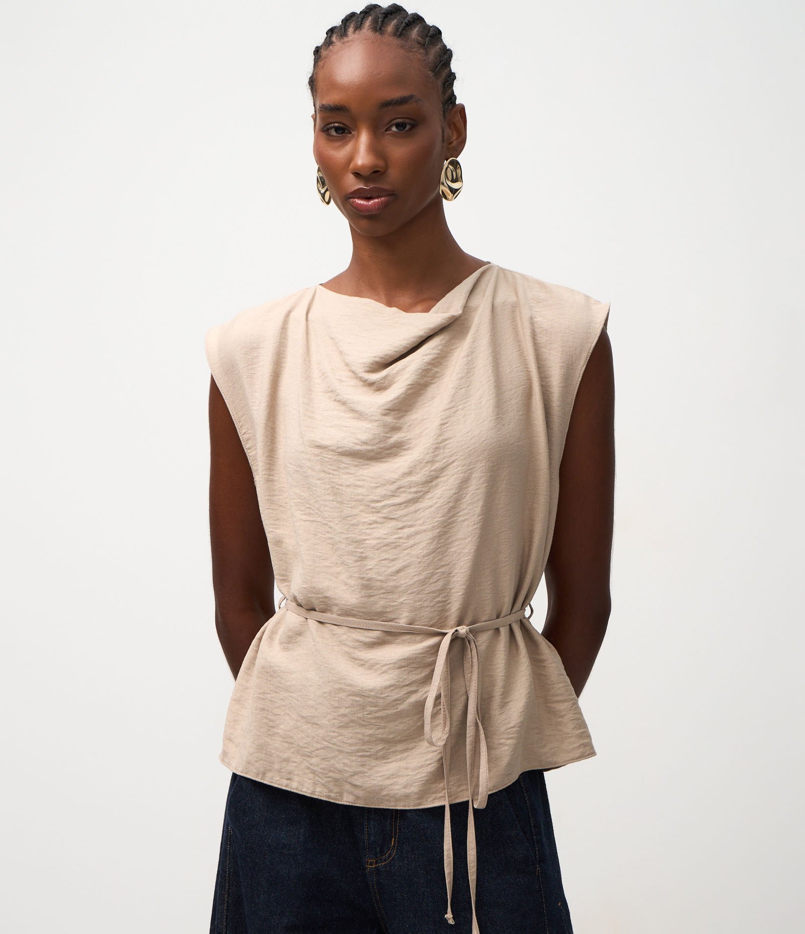 Blusa Manga Curta em Crepe com Decote Degagê e Amarração Bege 1