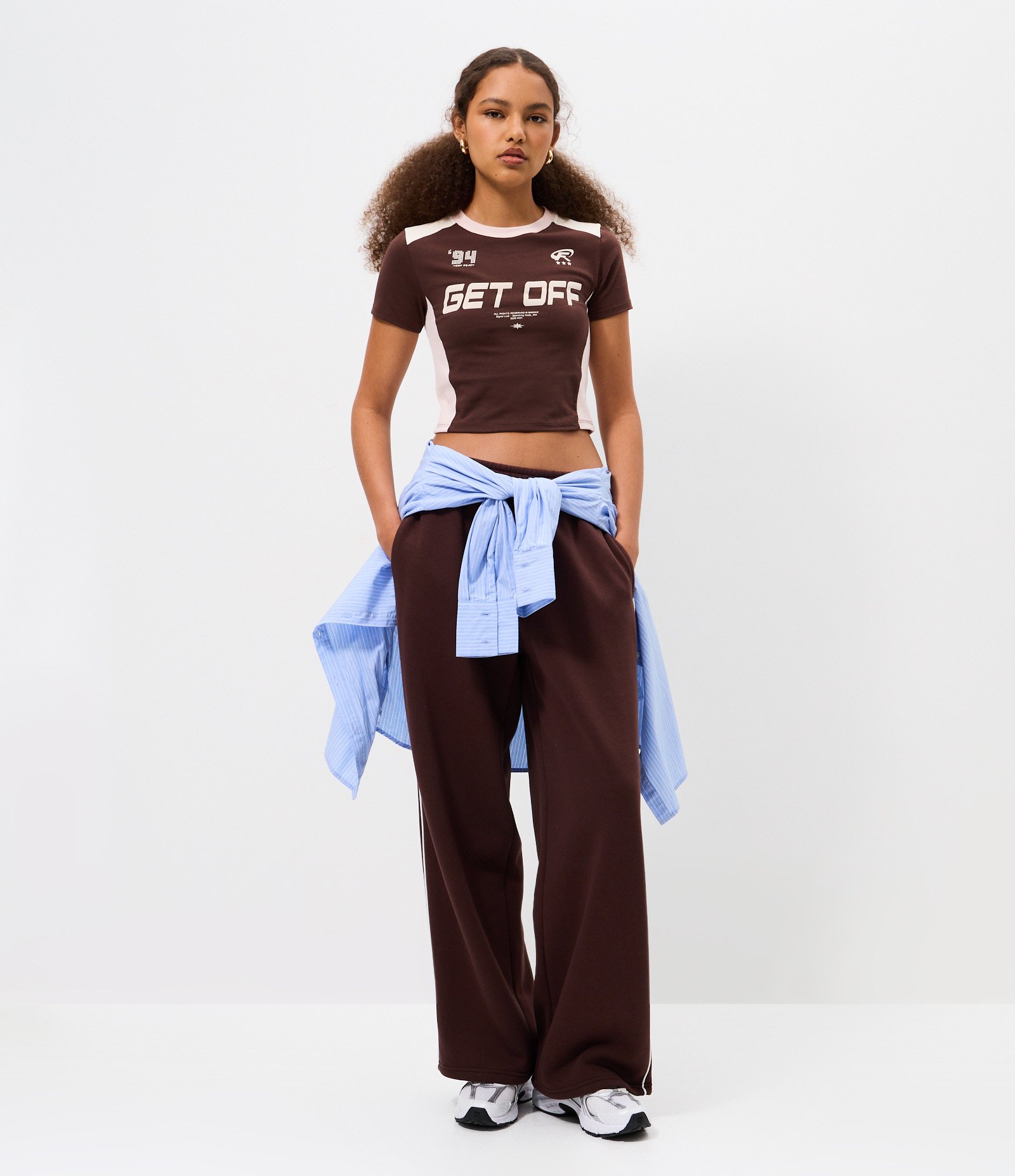 Calça de Moletom com Listras Laterais Contrastantes Marrom 1