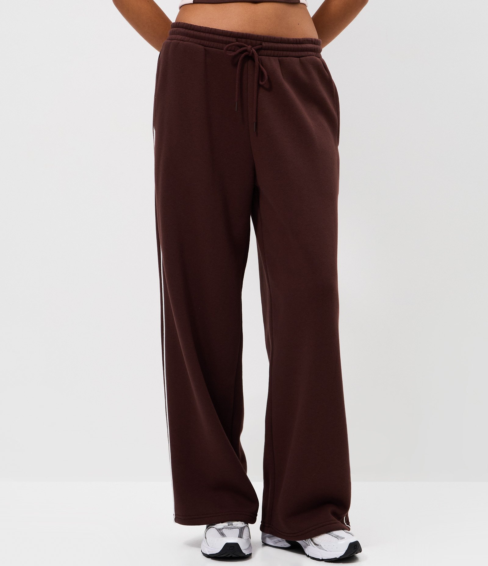 Calça de Moletom com Listras Laterais Contrastantes Marrom 2