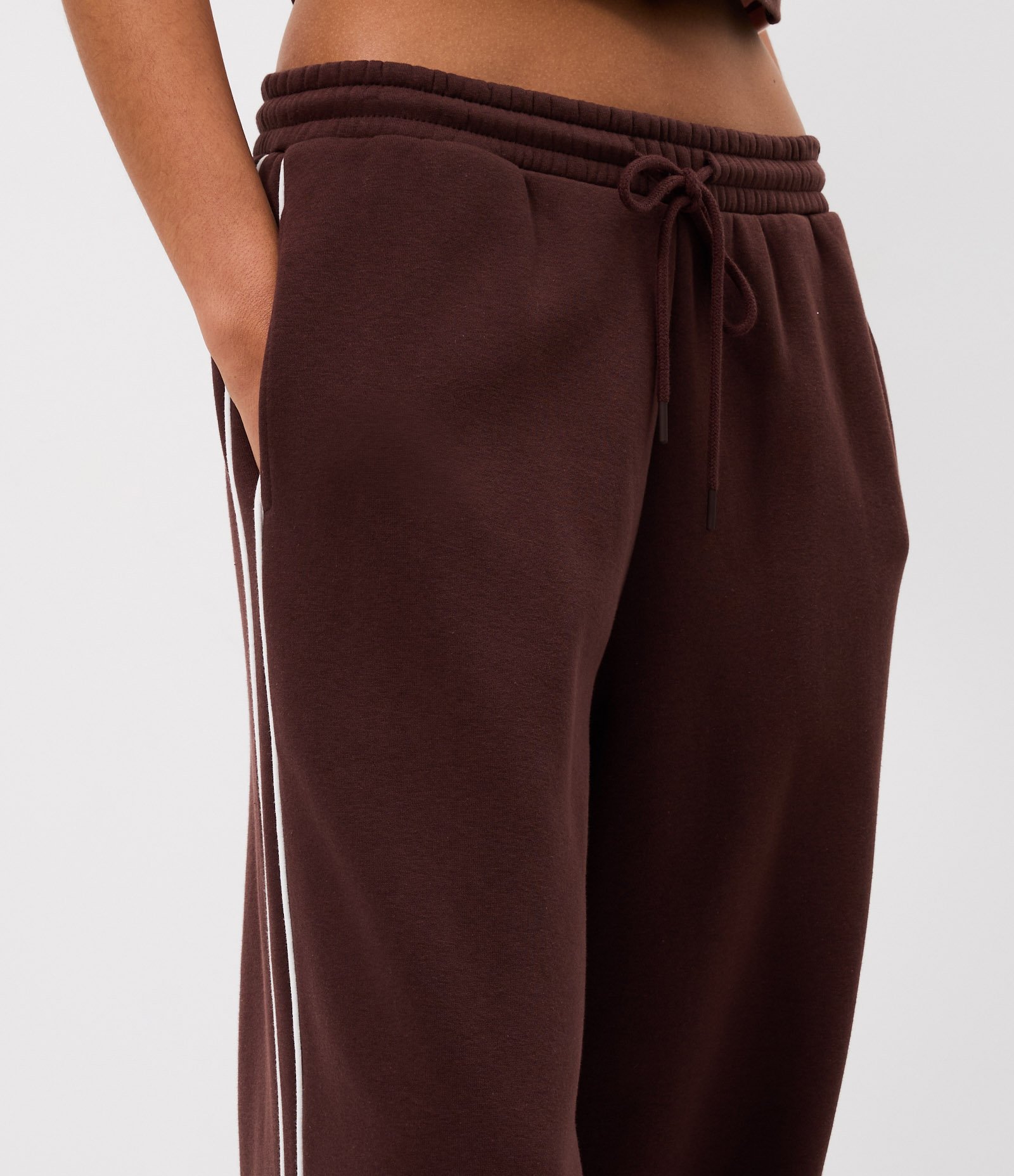 Calça de Moletom com Listras Laterais Contrastantes Marrom 3