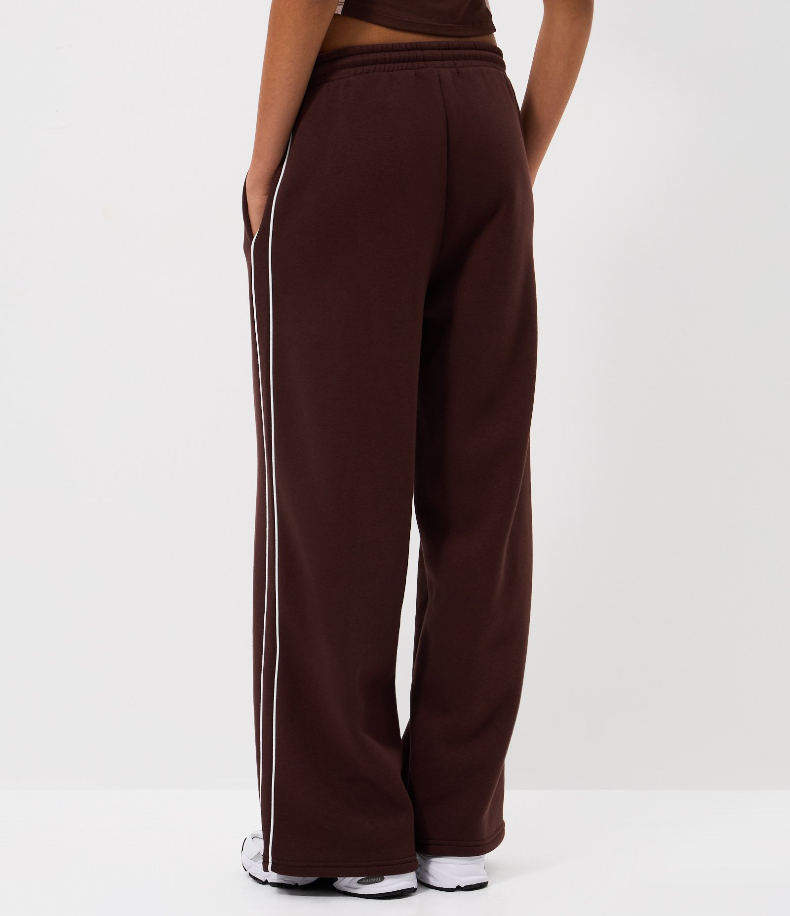 Calça de Moletom com Listras Laterais Contrastantes Marrom 4