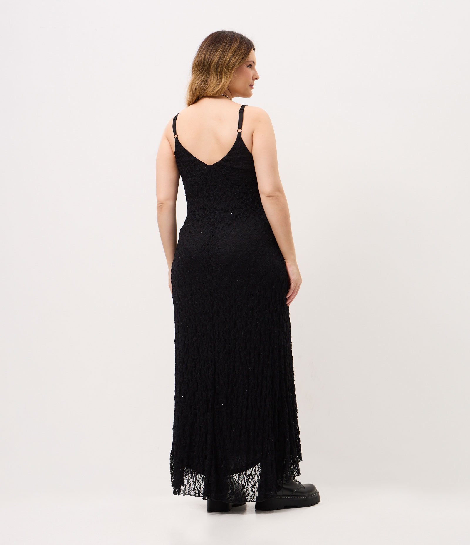 Vestido New Midi em Renda com Brilho Curve & Plus Size Preto 4