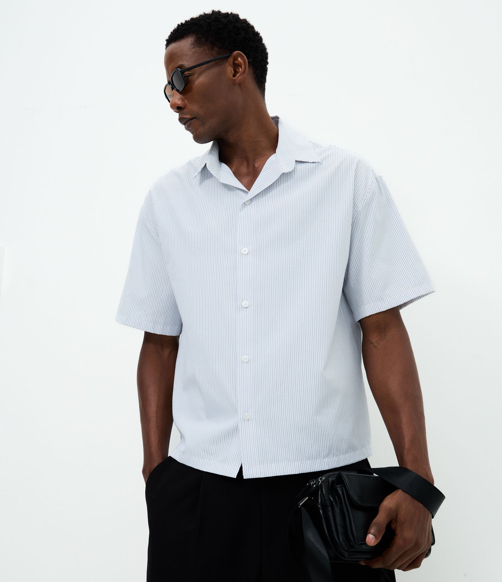 Camisa Boxy Manga Curta com Listras Finas Branco 1