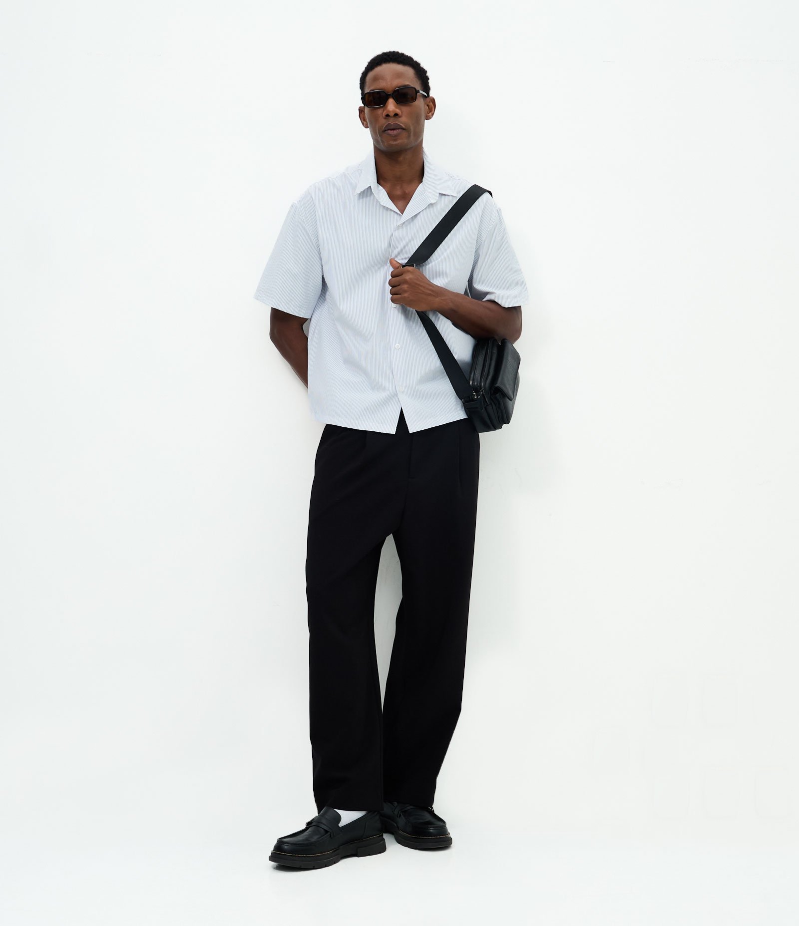 Camisa Boxy Manga Curta com Listras Finas Branco 2