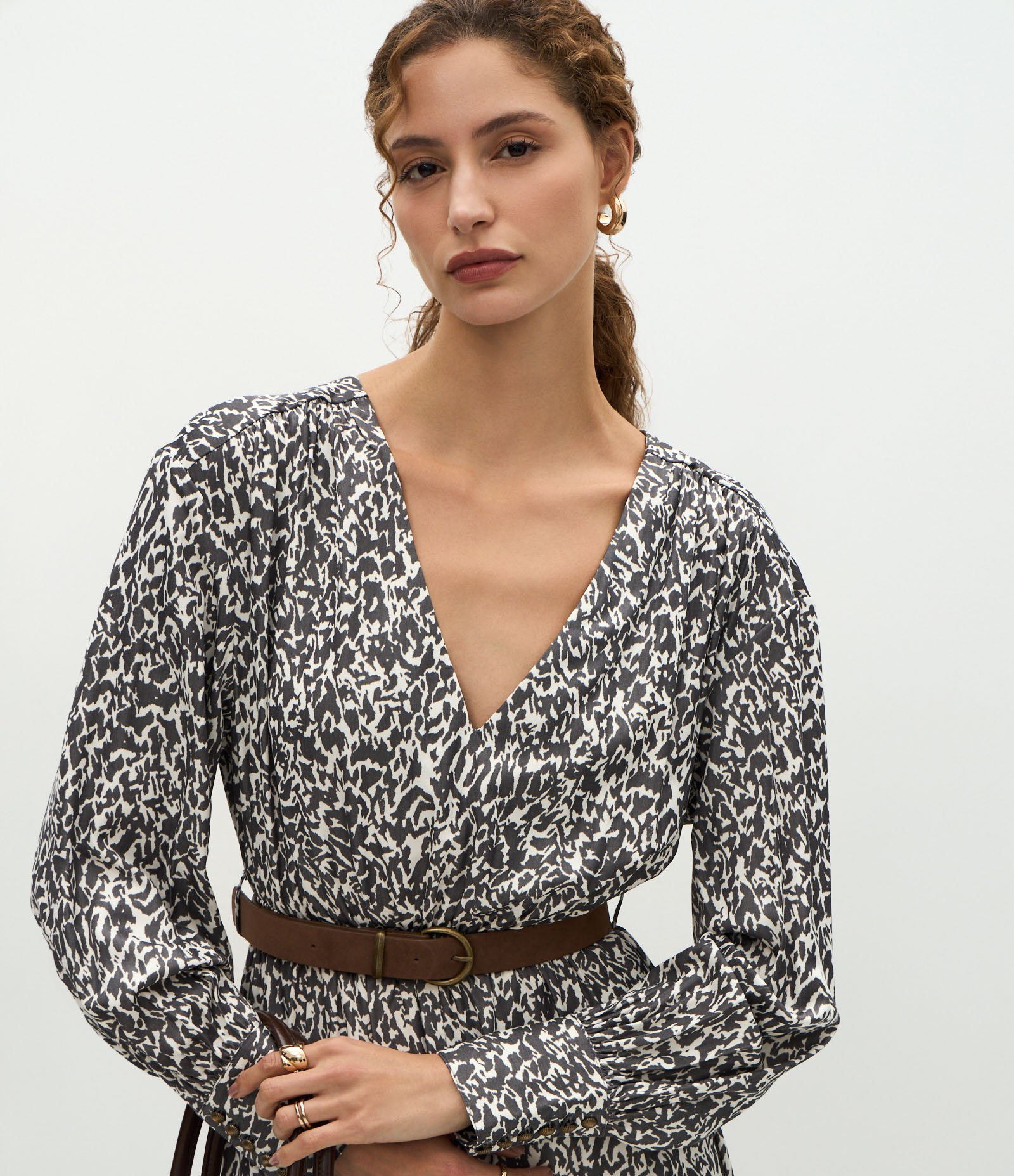 Vestido Midi Acetinado com Cinto em Suede Cinza 3
