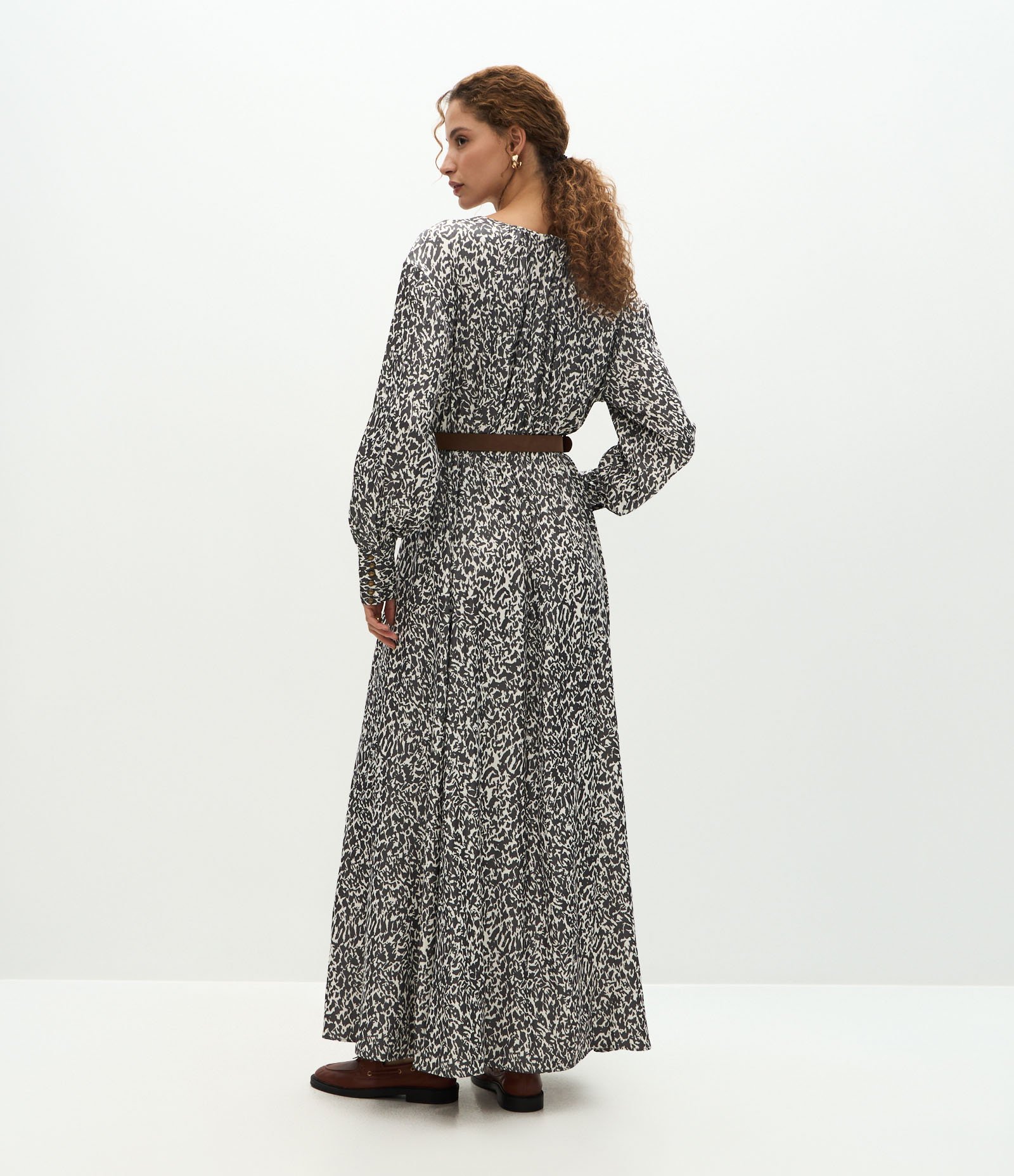 Vestido Midi Acetinado com Cinto em Suede Cinza 4