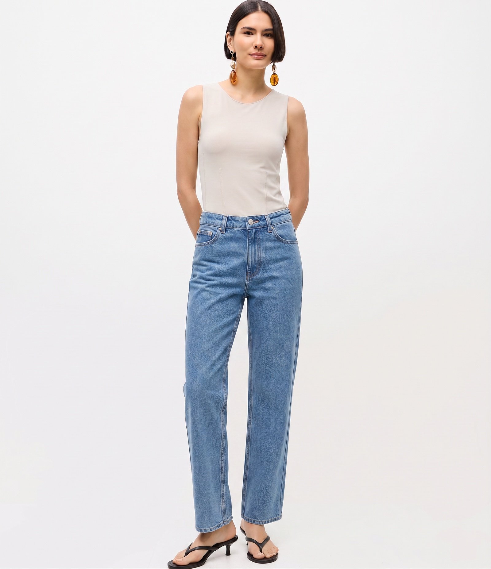 Blusa Ponto Roma sem Manga com Recortes Frontais Off White 1