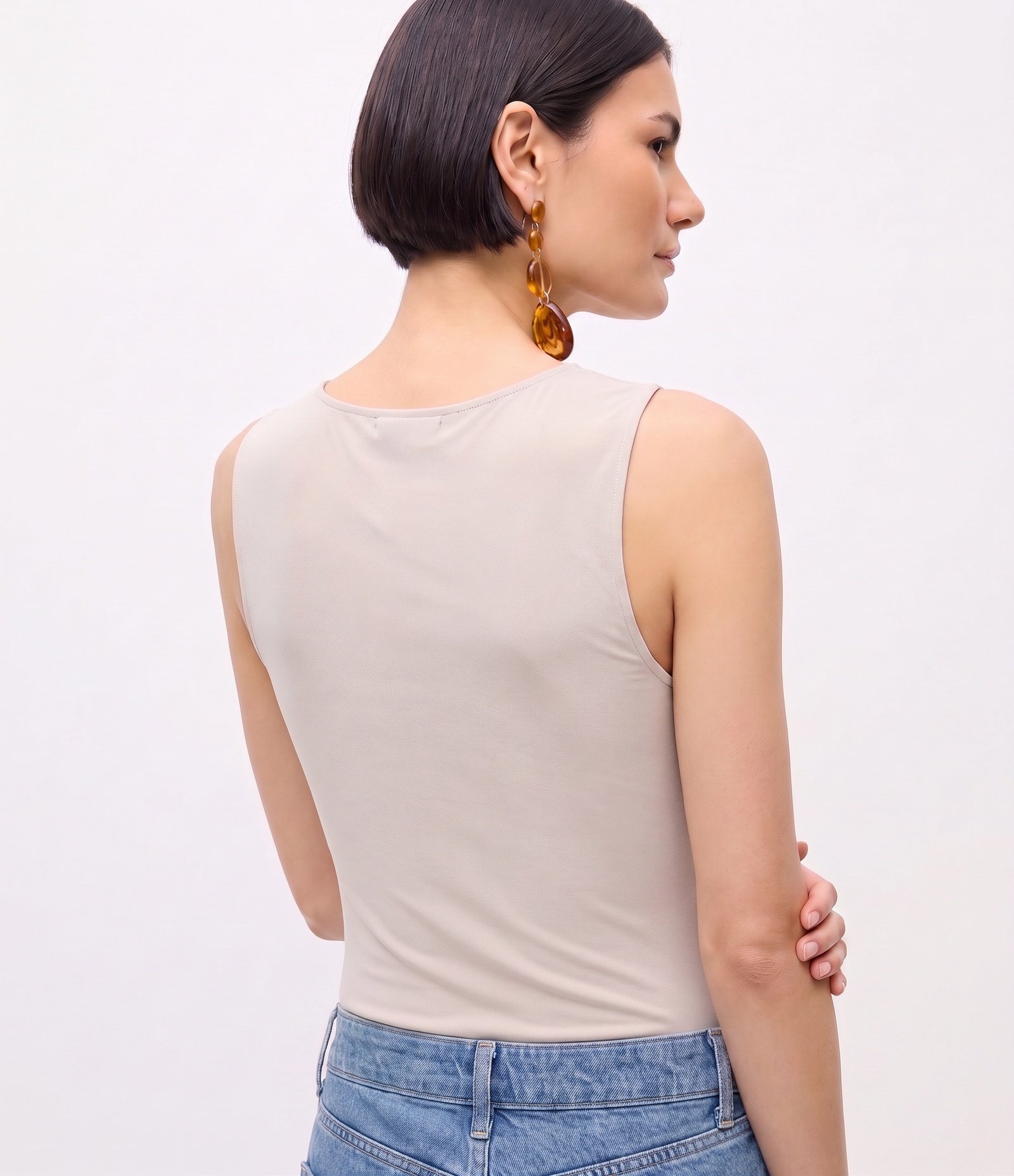 Blusa Ponto Roma sem Manga com Recortes Frontais Off White 4