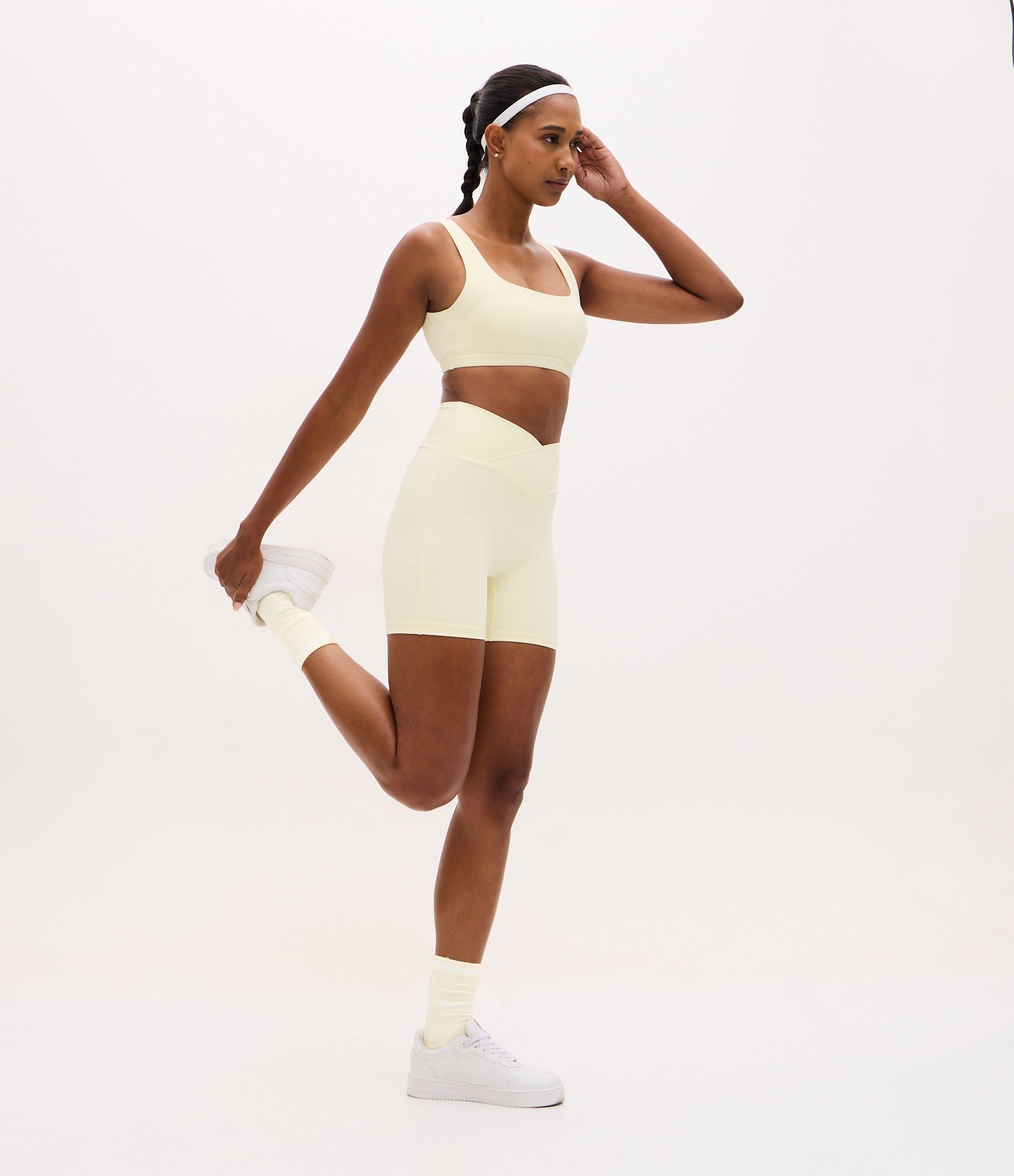 Bermuda Esportiva Regular em Microfibra com Cós Transpassado Off White 1