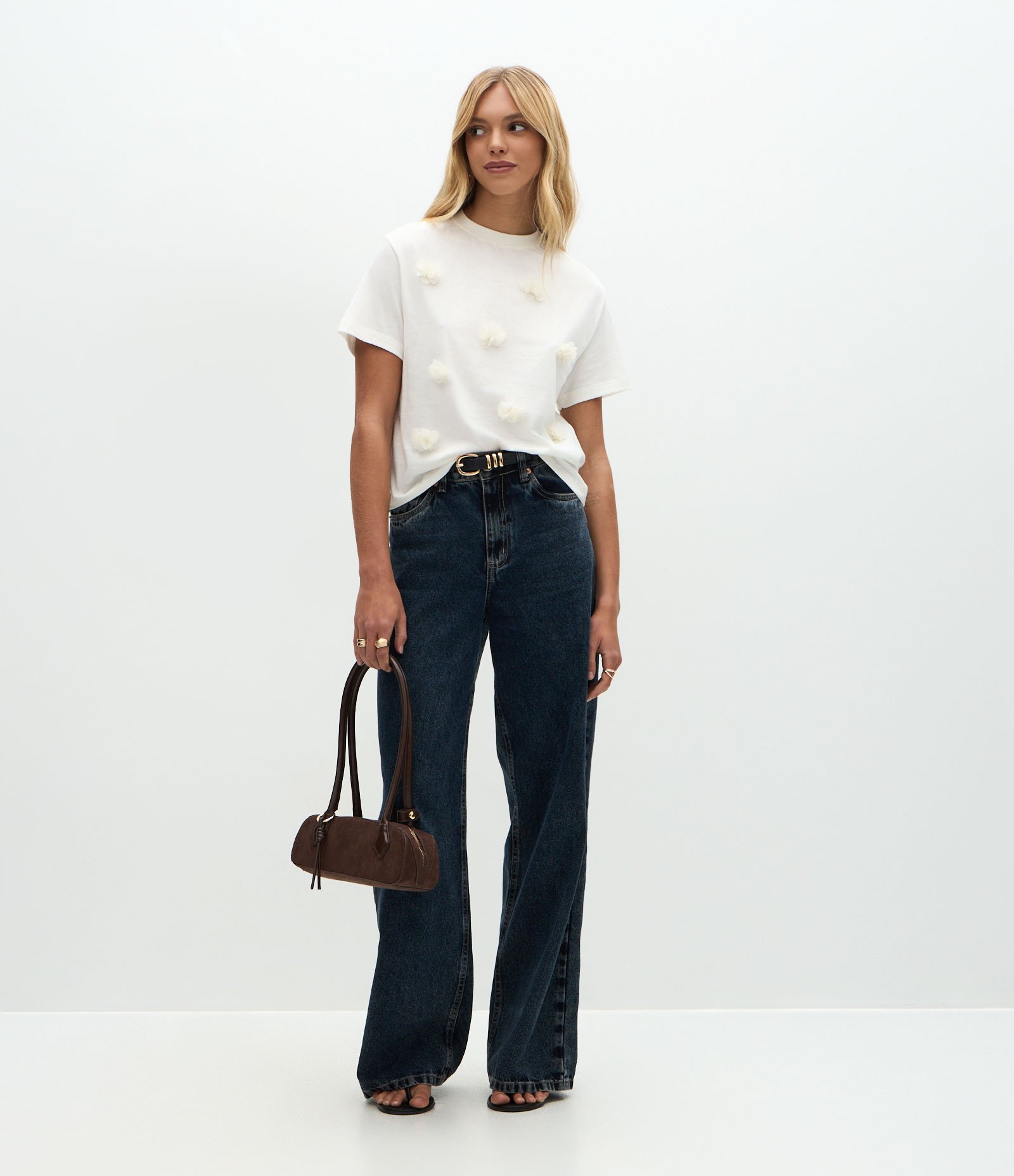 Blusa em Algodão com Aplicação de Flores em Relevo Branco 2