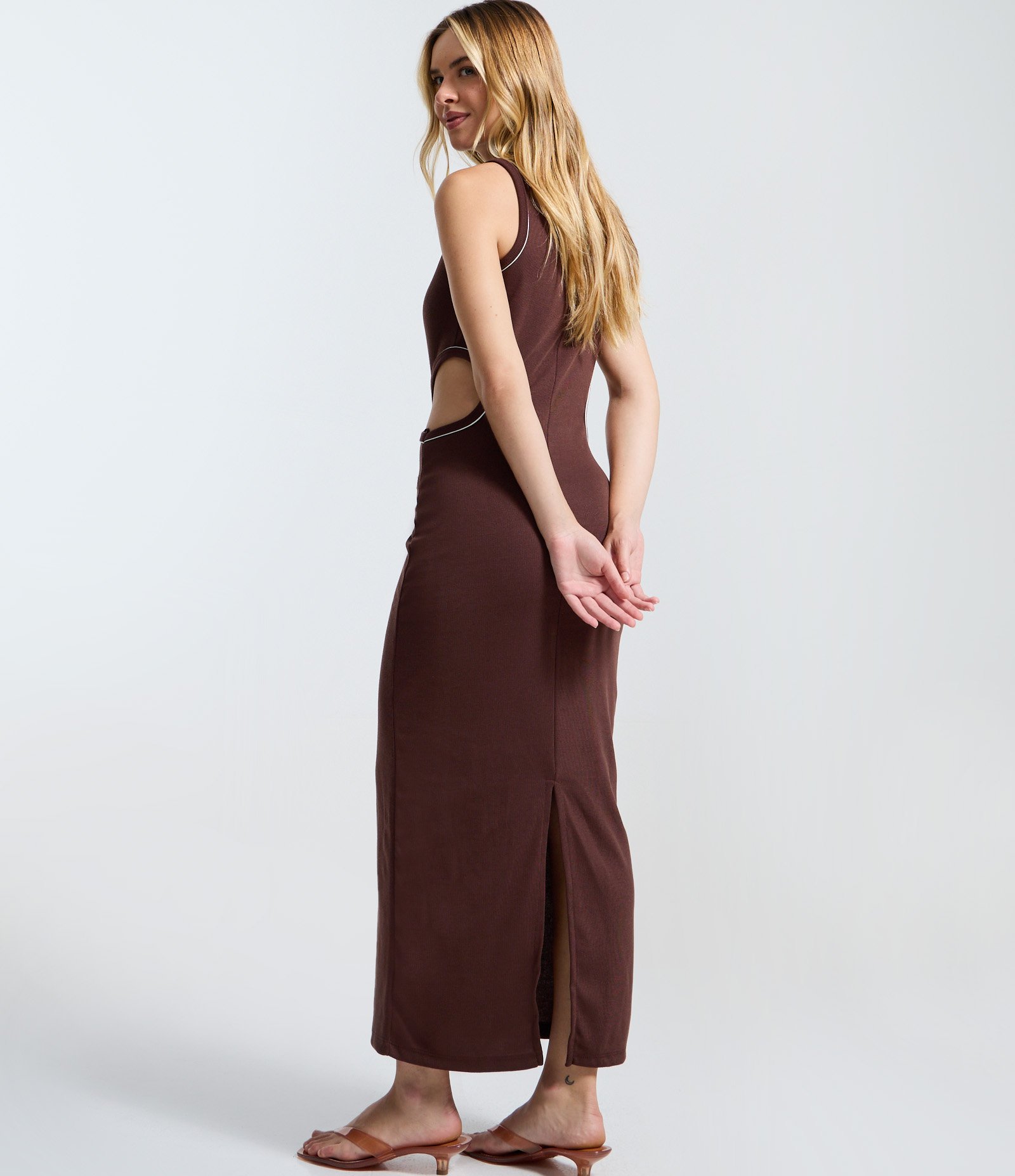Vestido New Midi em Ribana com Cut Out na Cintura e Viés Contrastante Marrom 4