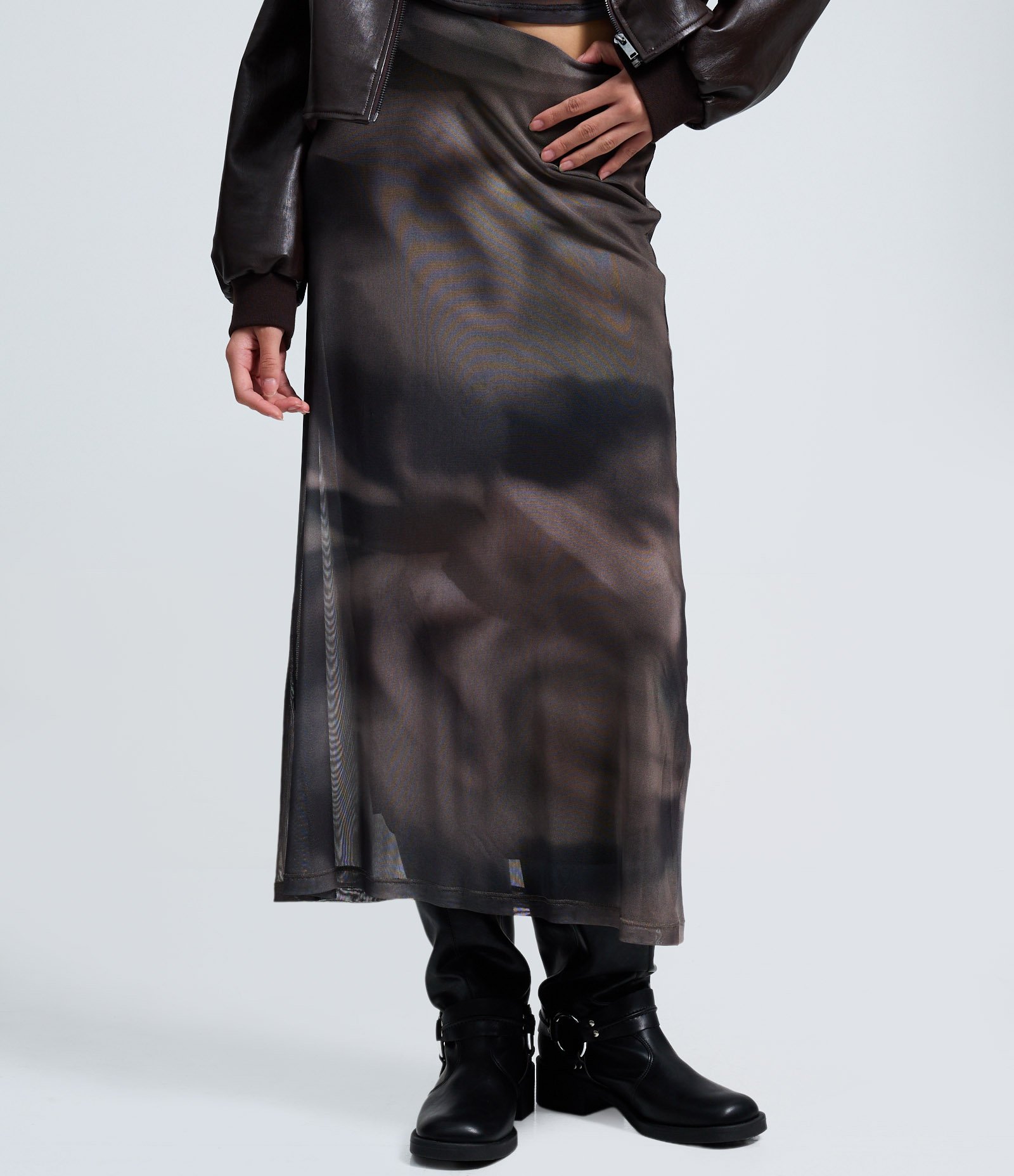 Saia Longa Evasê em Tule com Efeito Manchado Cinza 3