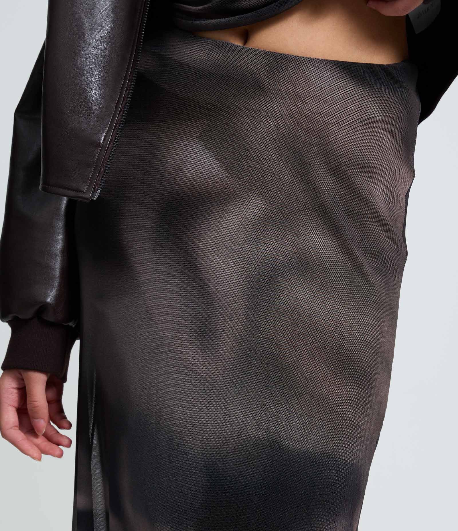 Saia Longa Evasê em Tule com Efeito Manchado Cinza 4