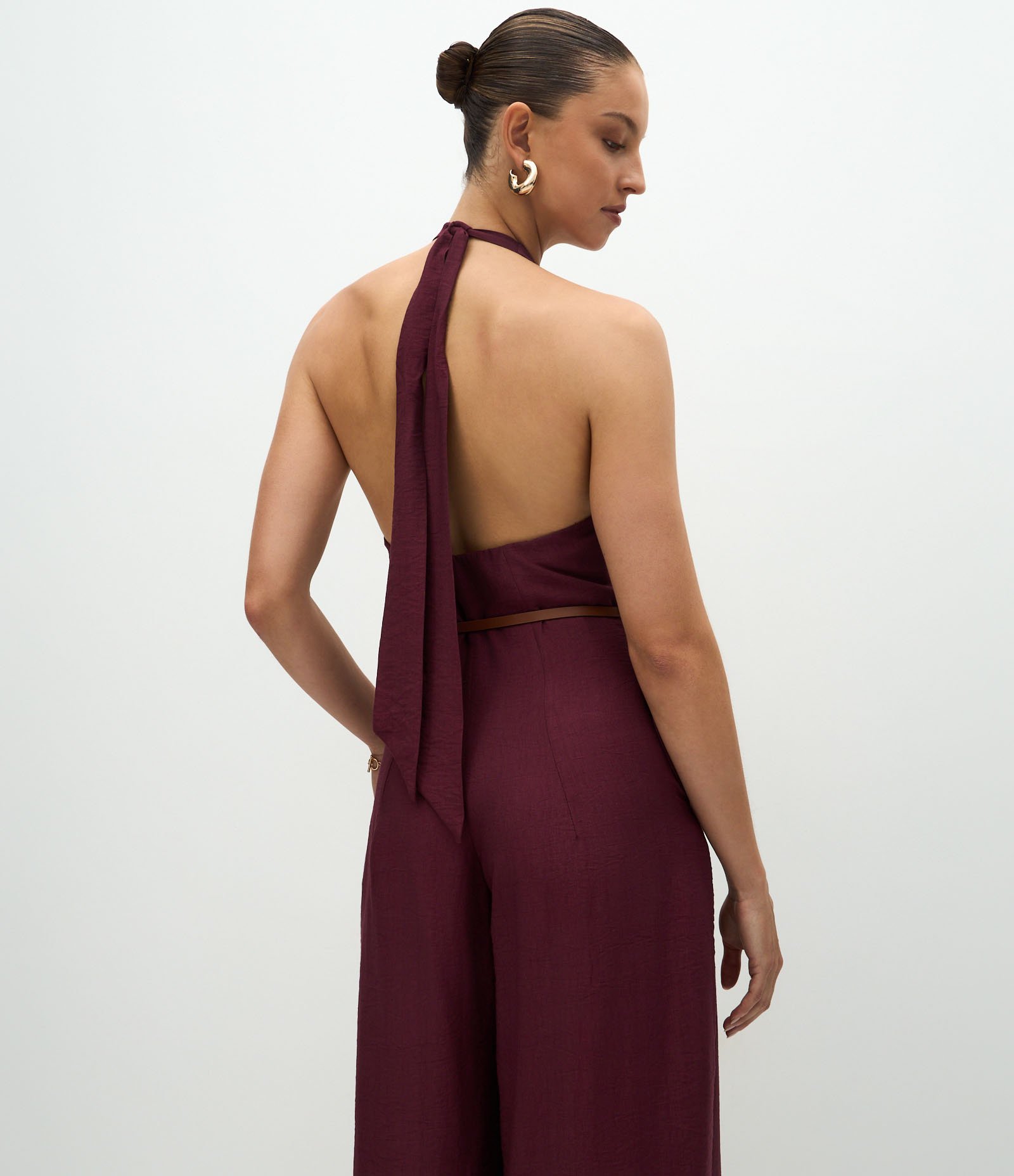 Macacão Frente Única em Viscose com Cinto Fino Vinho 4