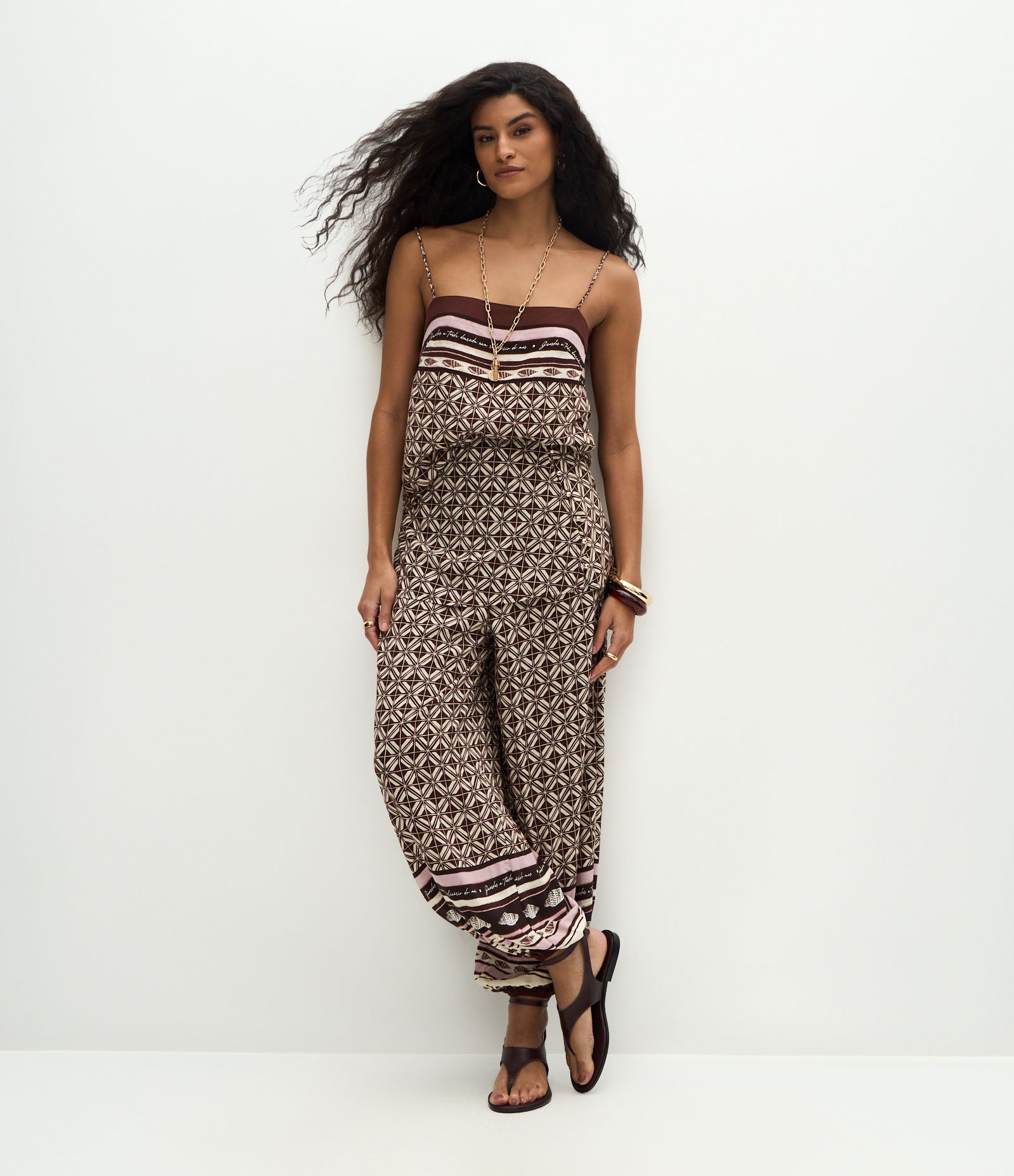 Calça Estampada em Viscose com Sobreposição de Saia Marrom 1